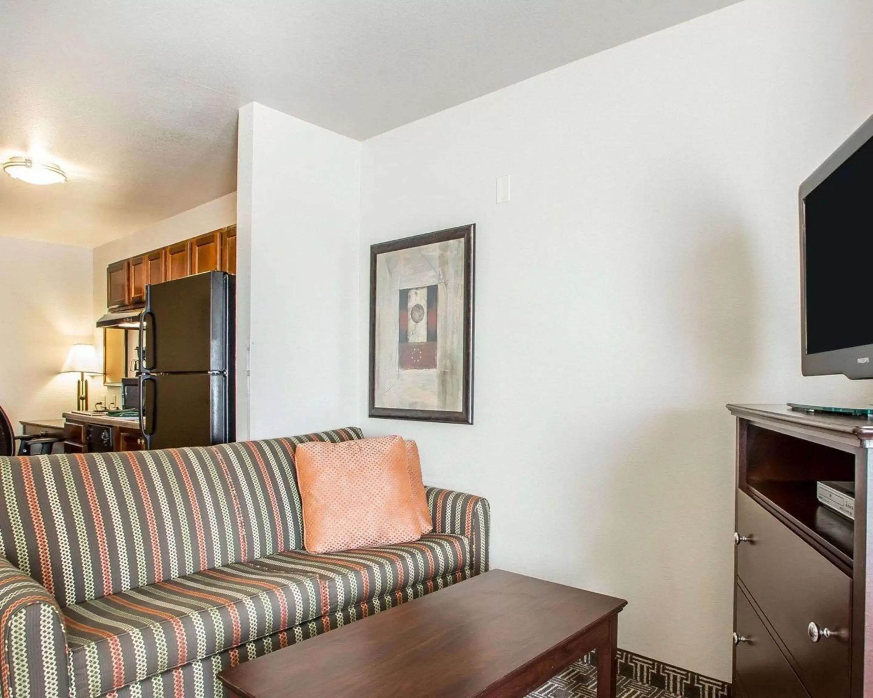 Bedroom, Seating Area in MainStay Suites St Robert-Fort Leonard Wood