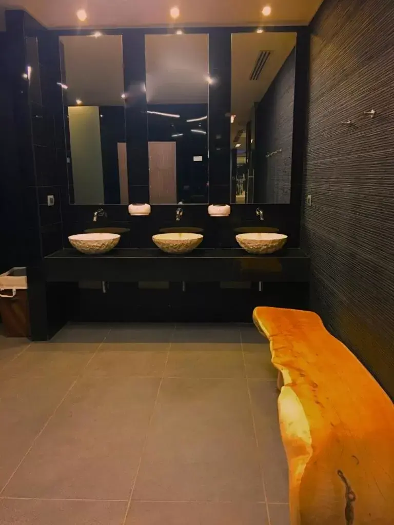 Bathroom in Icon Hotel