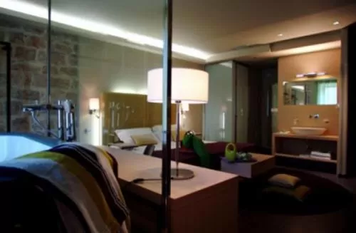 Photo of the whole room, Bed in El Homs Palace Hotel