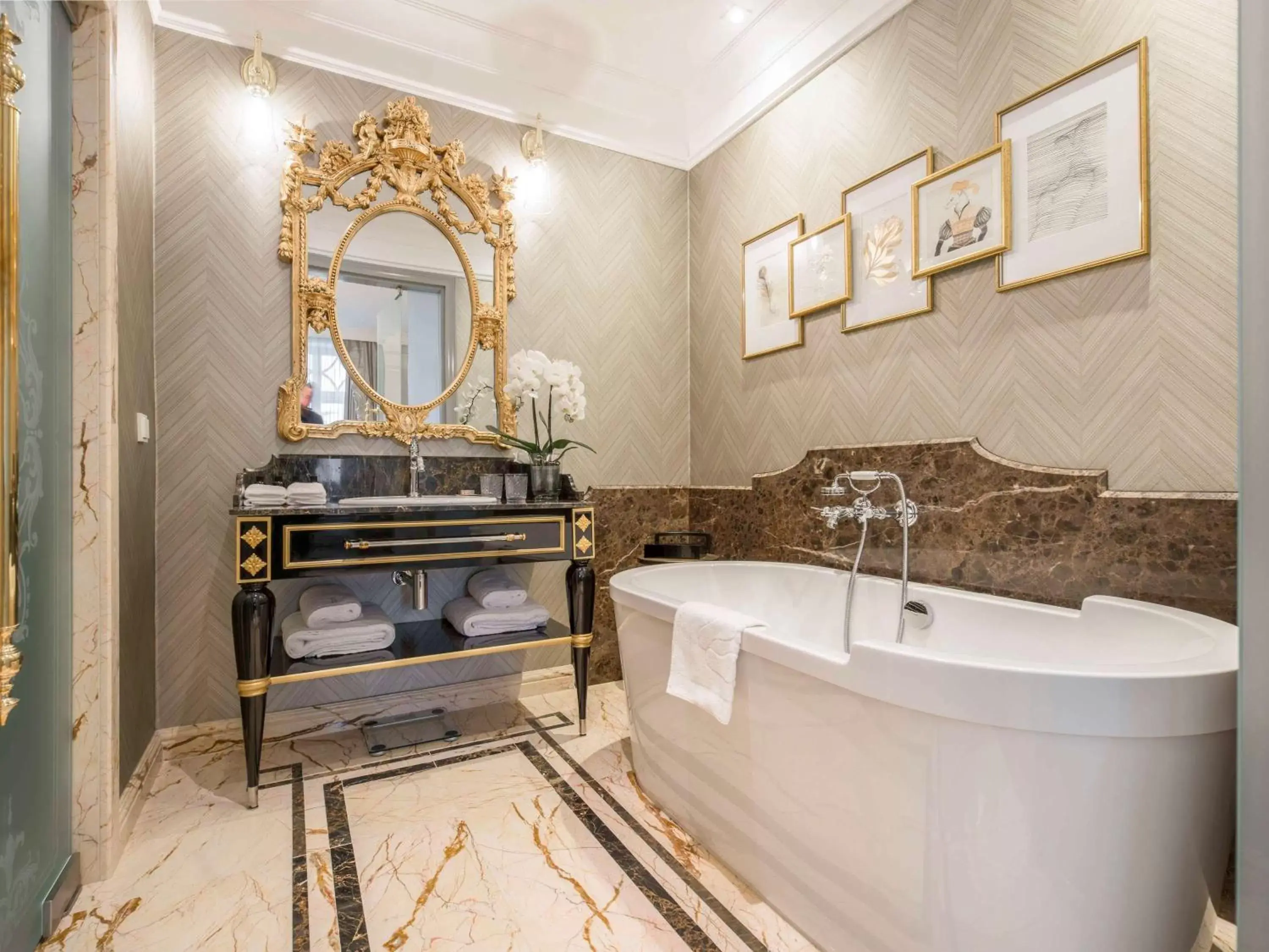 Photo of the whole room, Bathroom in Bachleda Luxury Hotel Krakow MGallery Hotel Collection