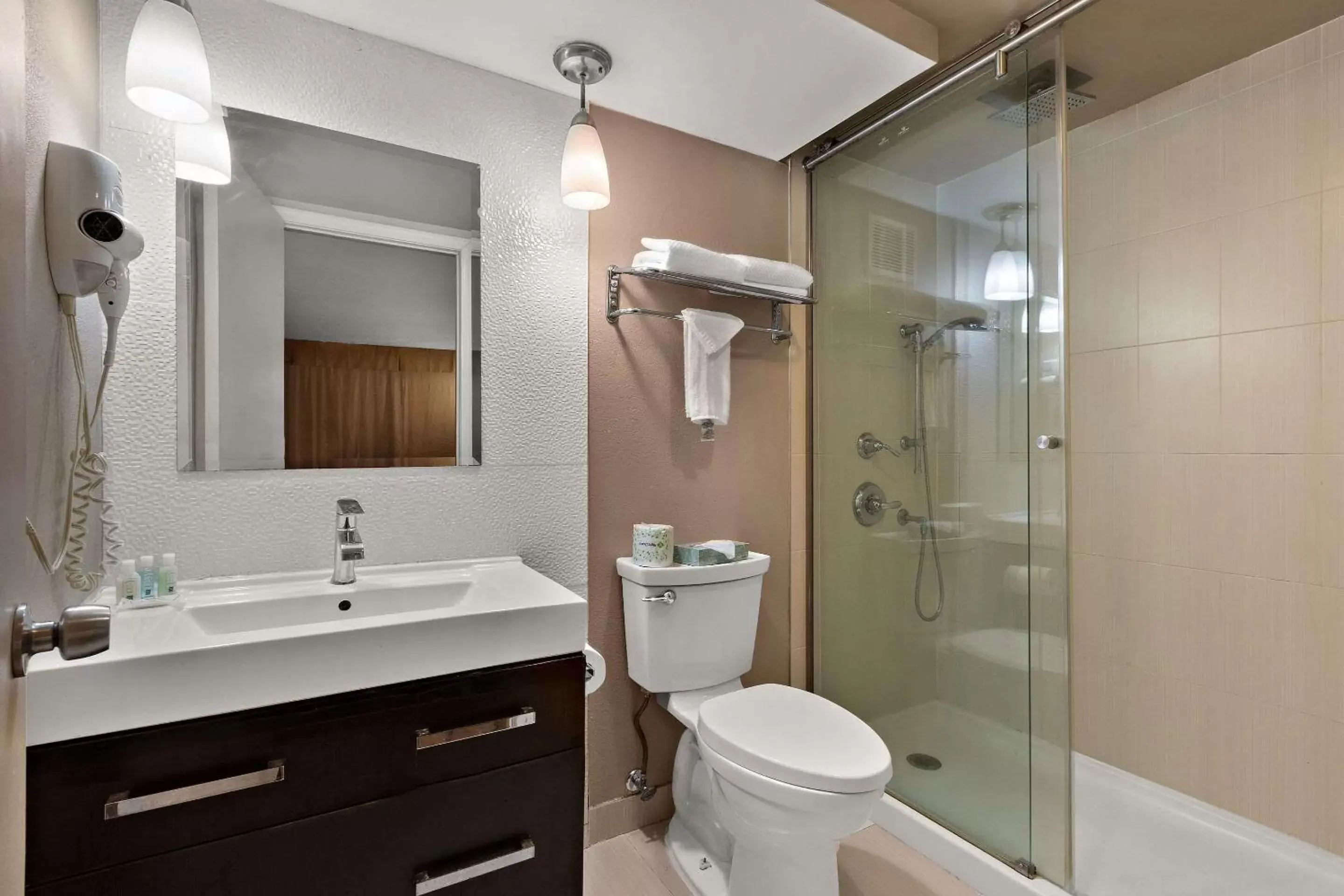 Bedroom, Bathroom in Quality Inn Wayne - Fairfield Area