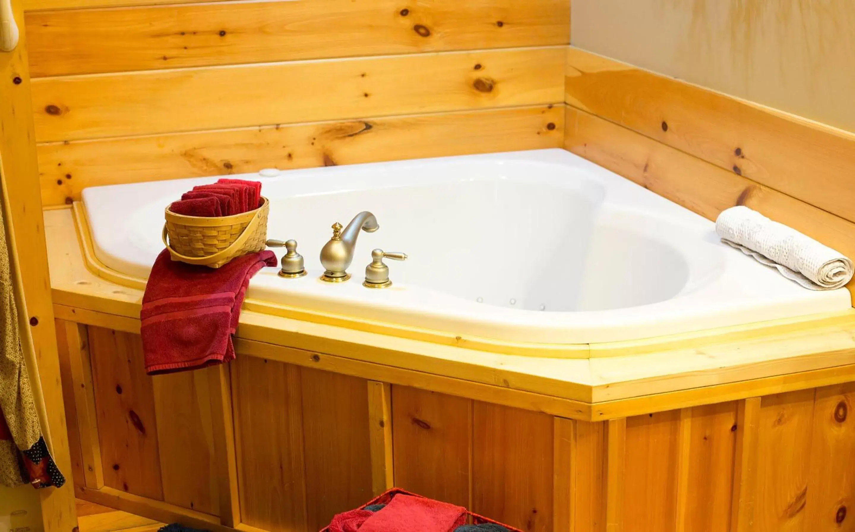 Bathroom in Blessing Lodge by Amish Country Lodging