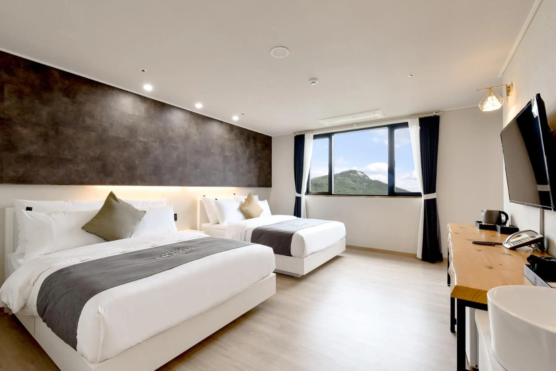 Bed in CM Park Hotel