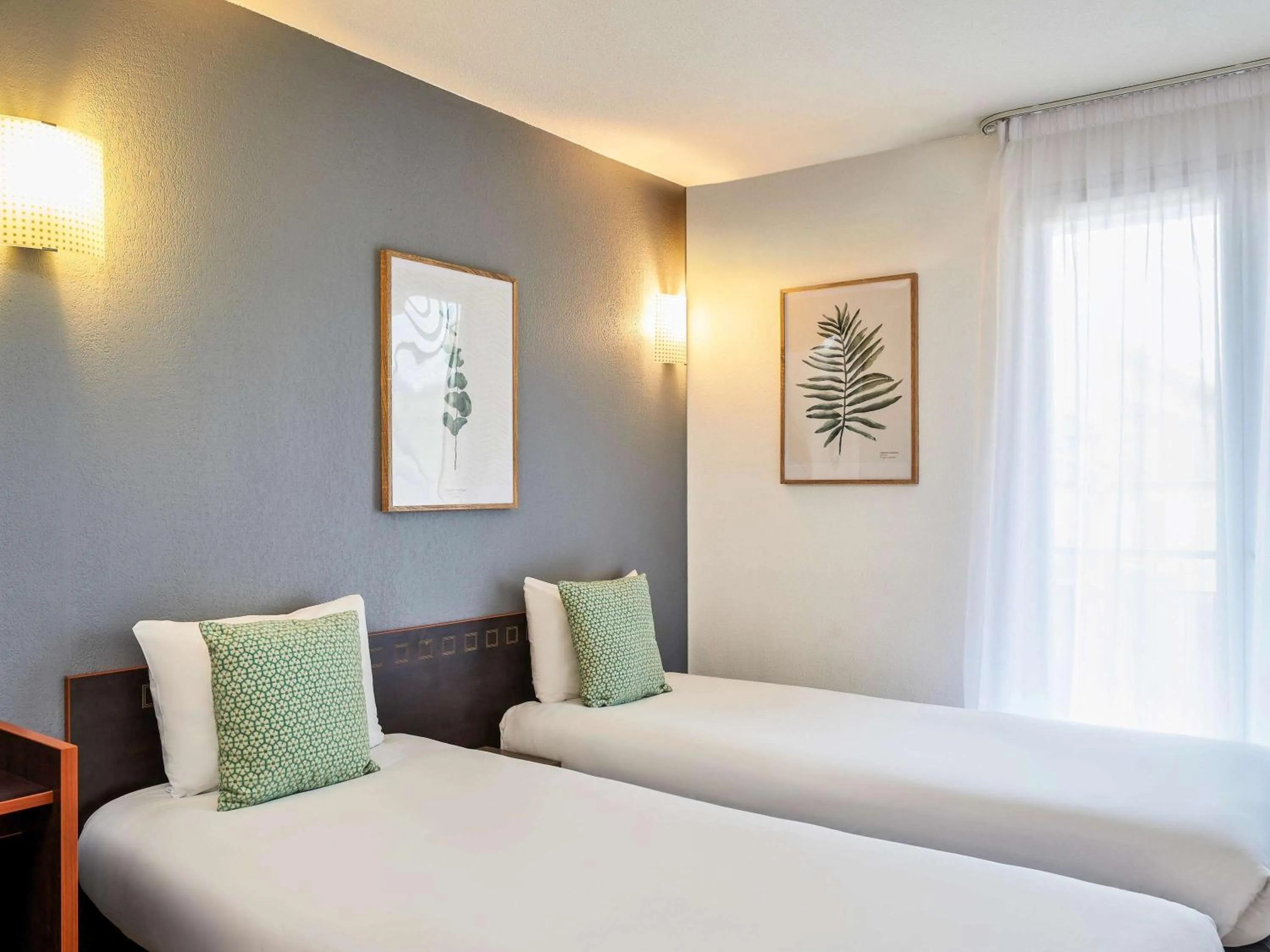 Photo of the whole room, Bed in Aparthotel Adagio Access Nice Acropolis