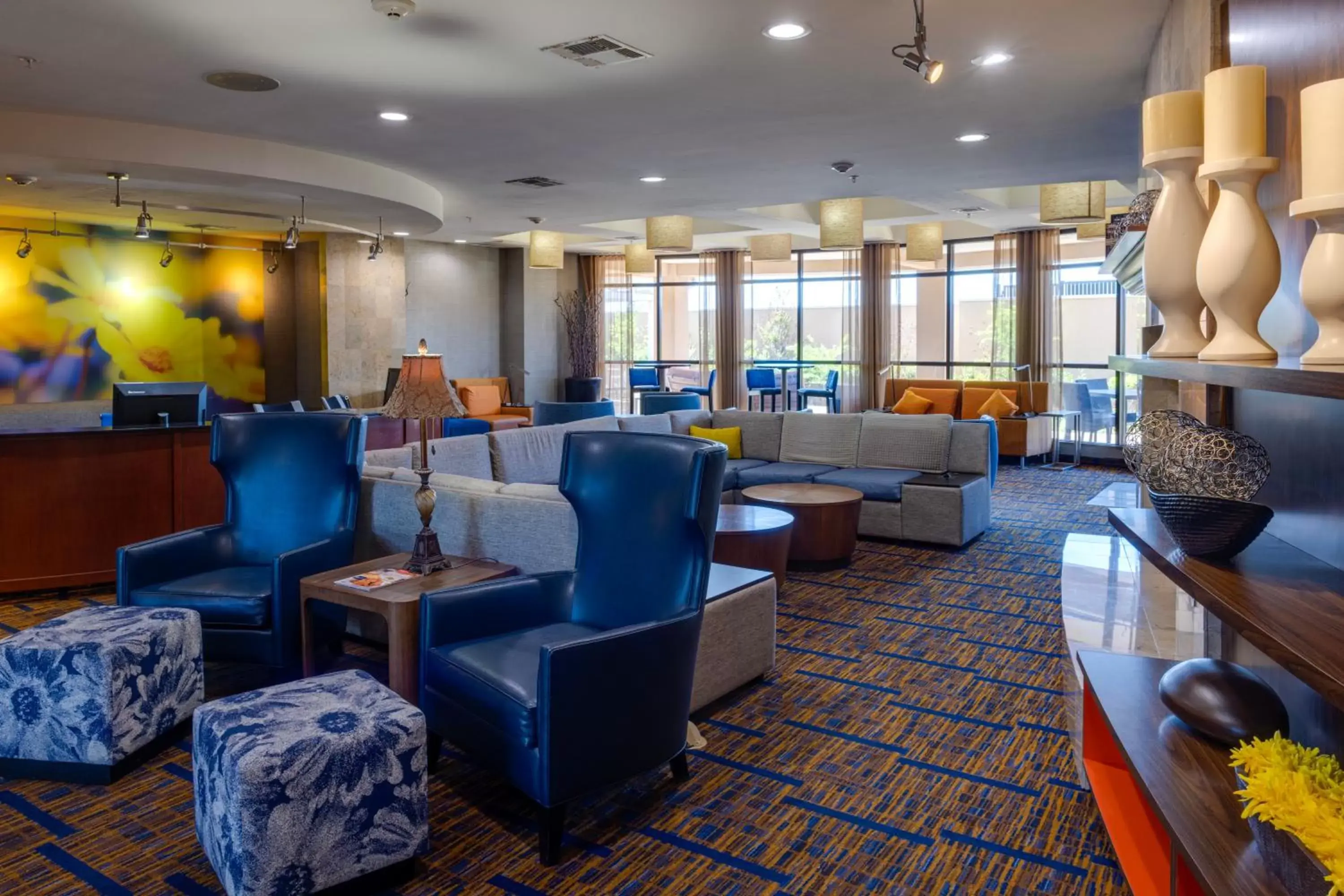 Communal lounge/ TV room in Courtyard by Marriott Oklahoma City North/Quail Springs