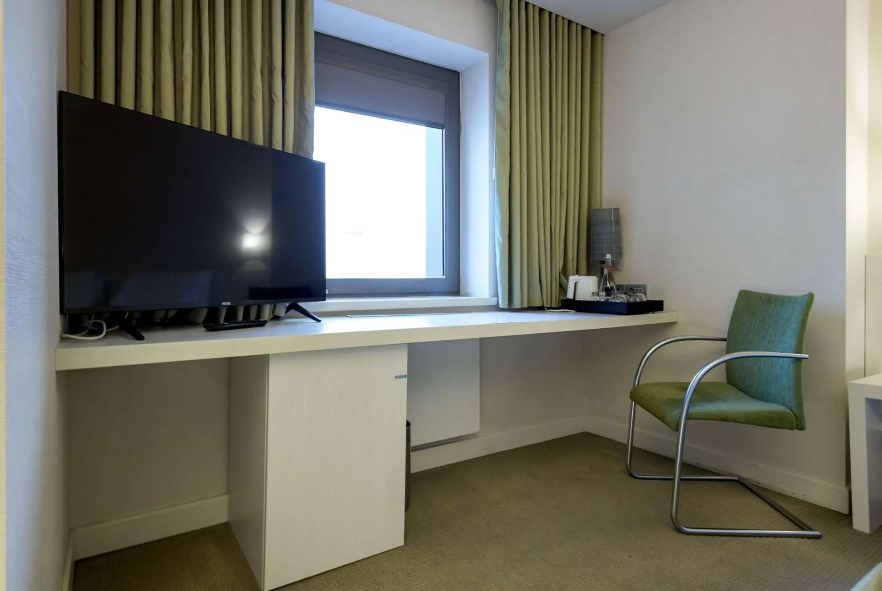 Photo of the whole room, TV/Entertainment Center in Ramada Plaza by Wyndham Bucharest Convention Center