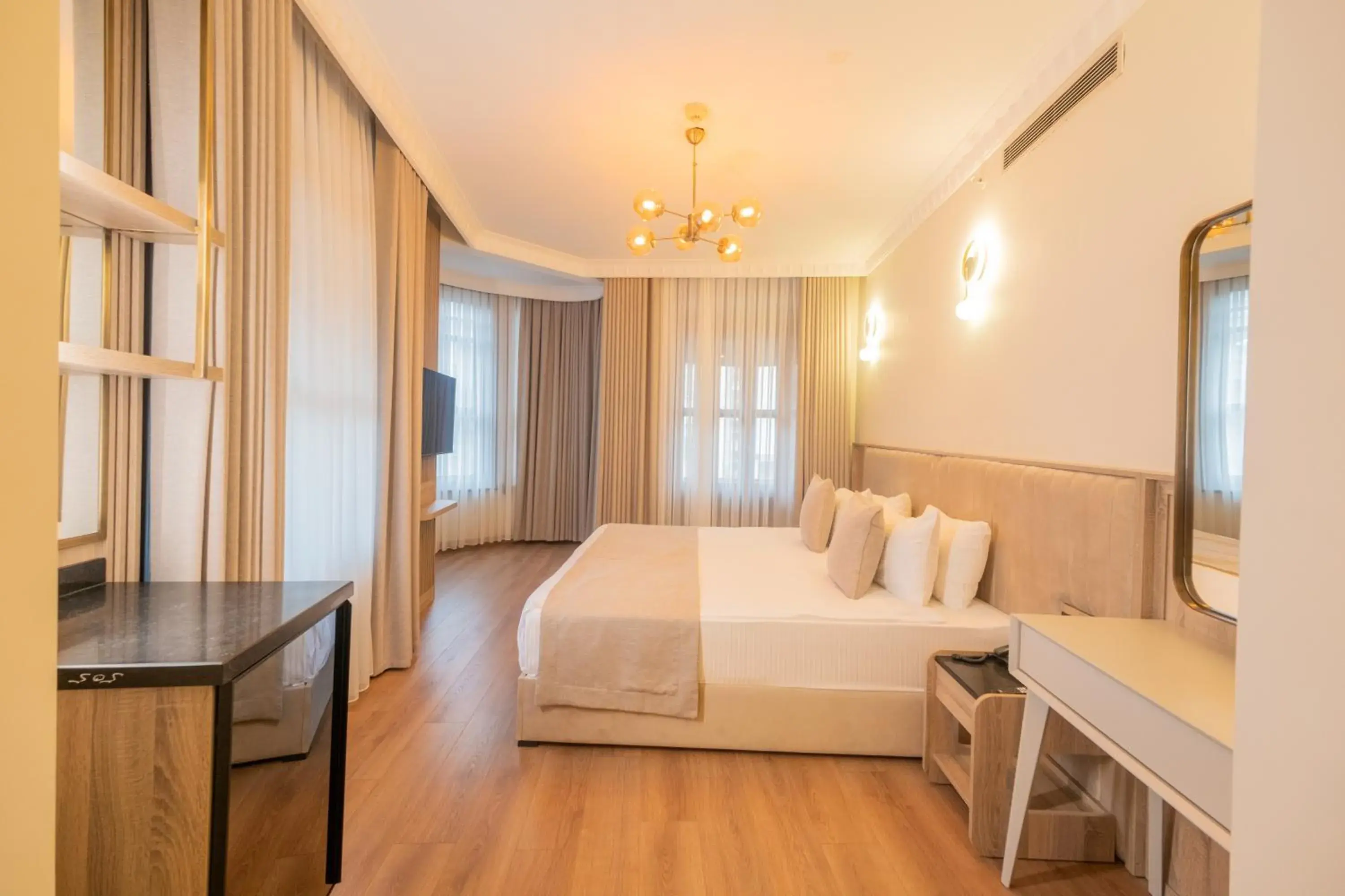 Bedroom in Atik Palas Hotel