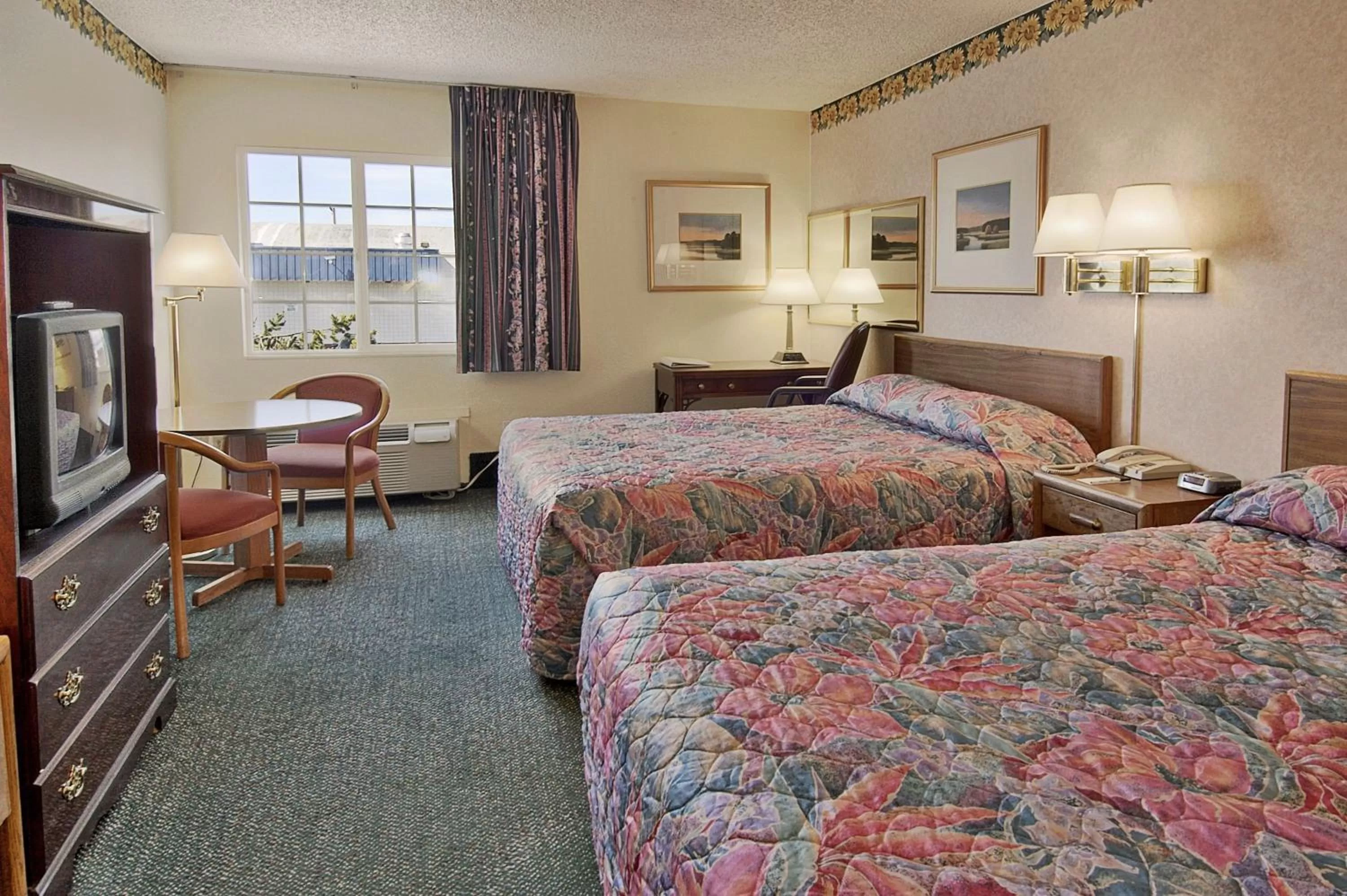 Bed in Days Inn by Wyndham Mt. Vernon