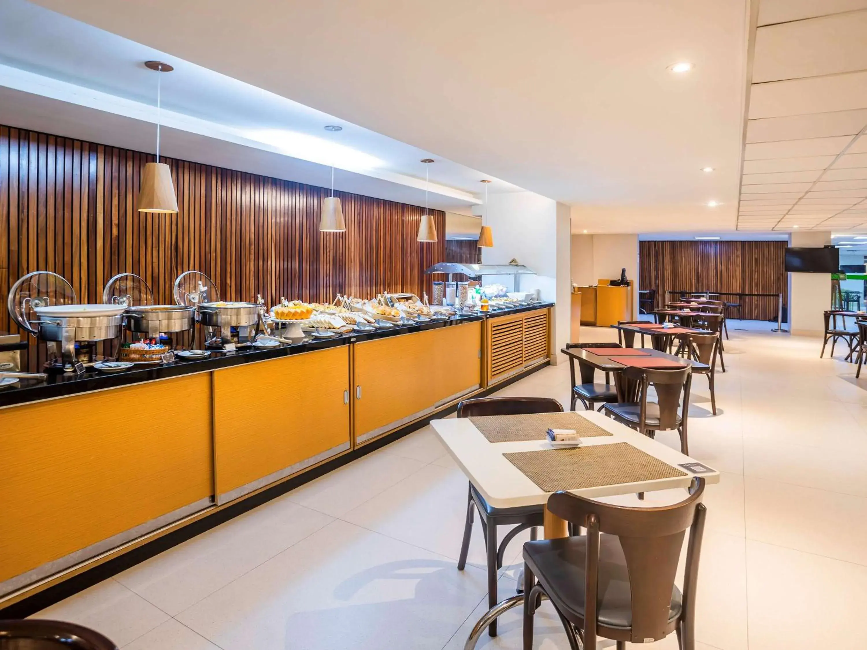 Breakfast, Restaurant/Places to Eat in Ibis Styles Belém Hangar