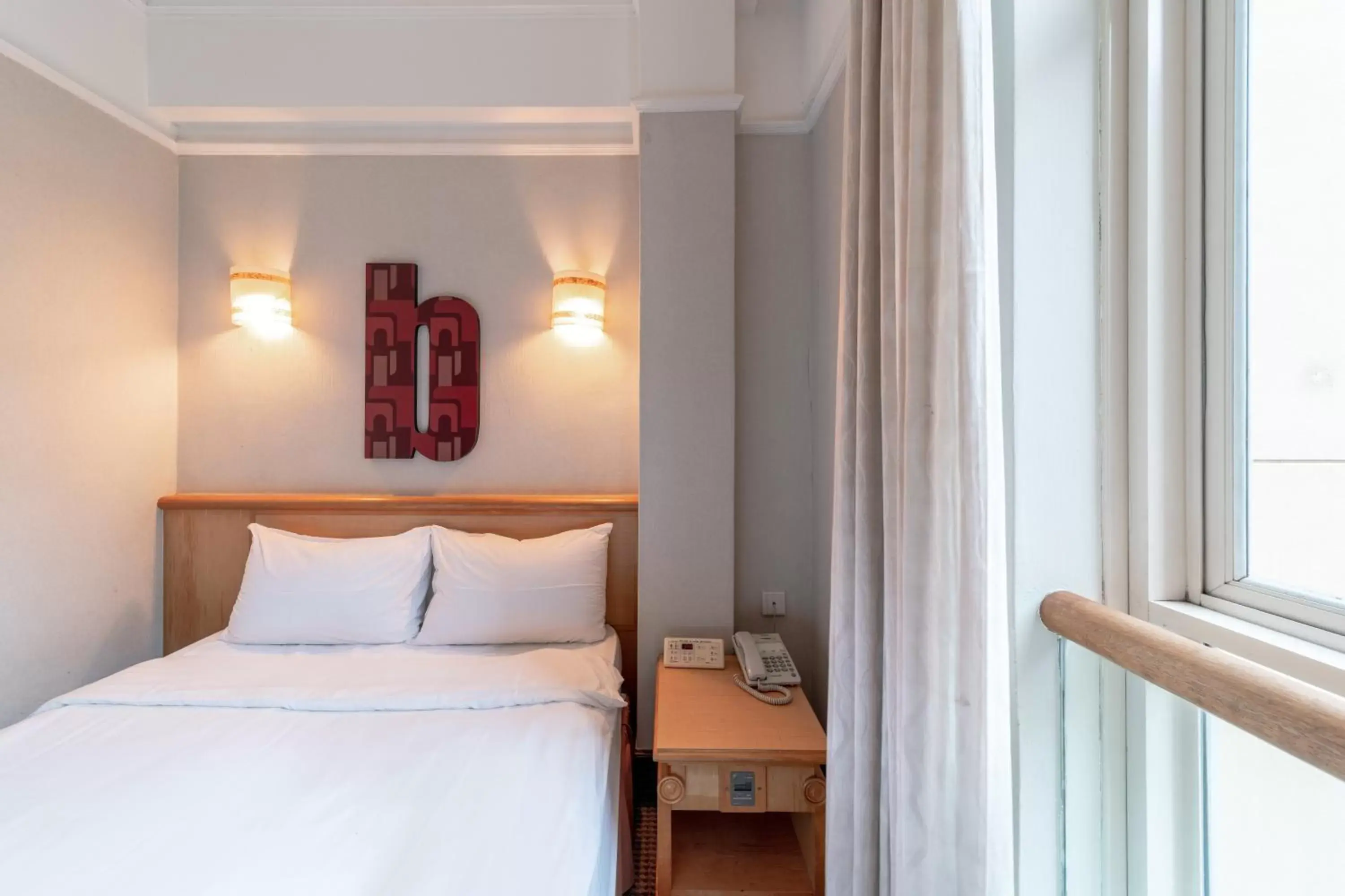 Bed in Hotel Bencoolen Singapore