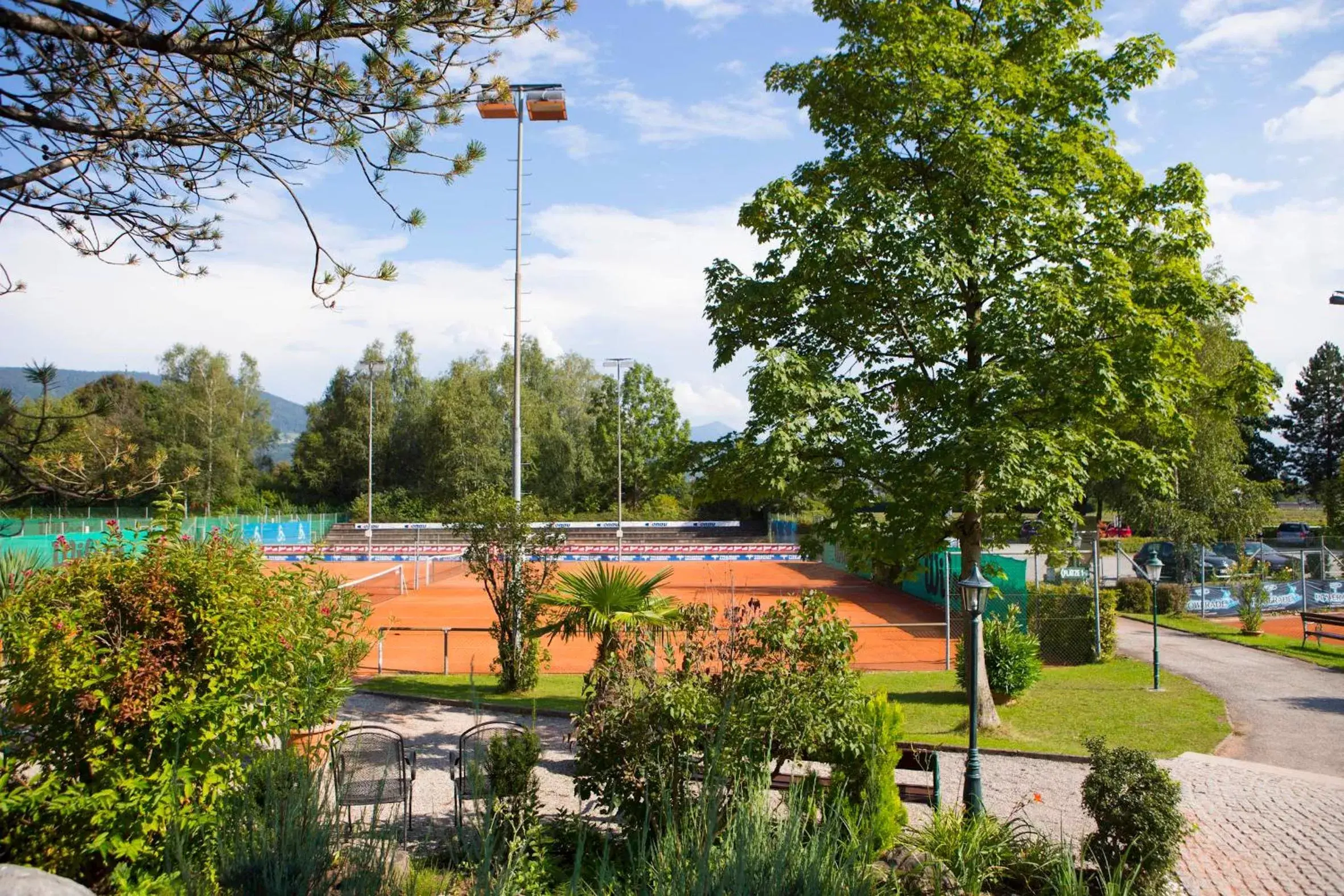 Tennis court in Momentum Hotel