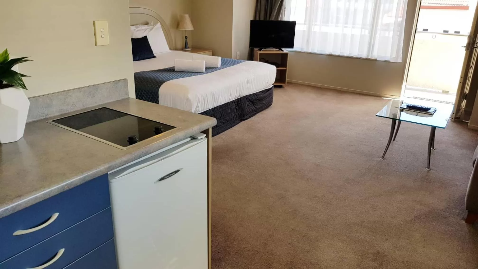 TV and multimedia, Bed in Brougham Heights Motel