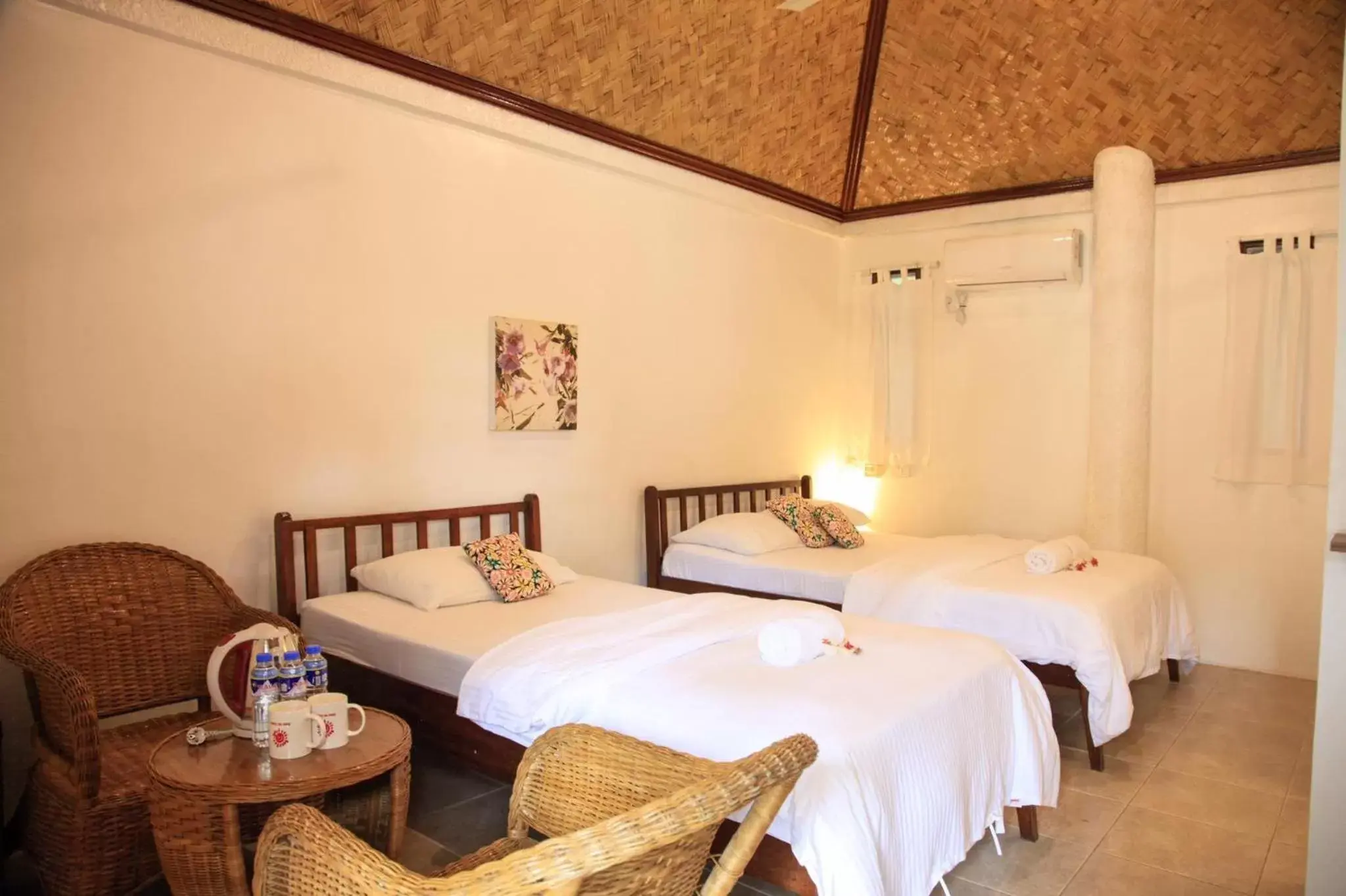 Bed in Sunz en Coron Resort