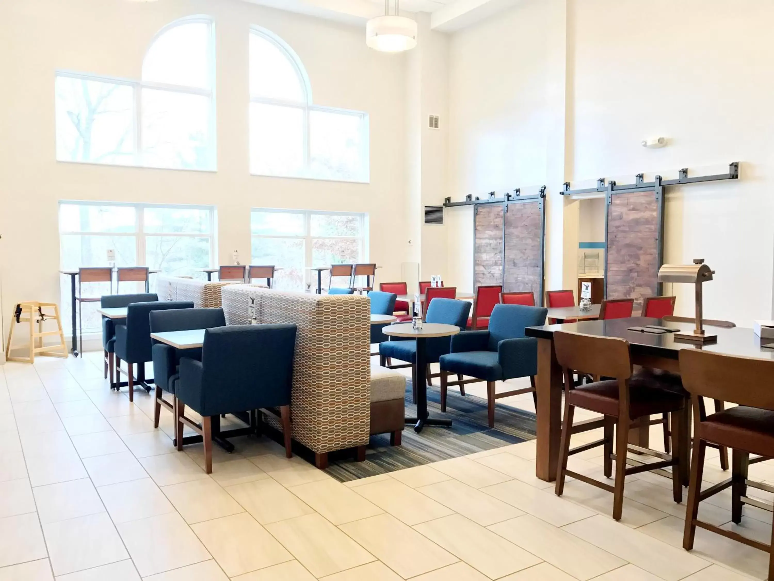 Property building in Holiday Inn Express Hotel & Suites White River Junction by IHG Property building in Holiday Inn Express Hotel & Suites White River Junction by IHG