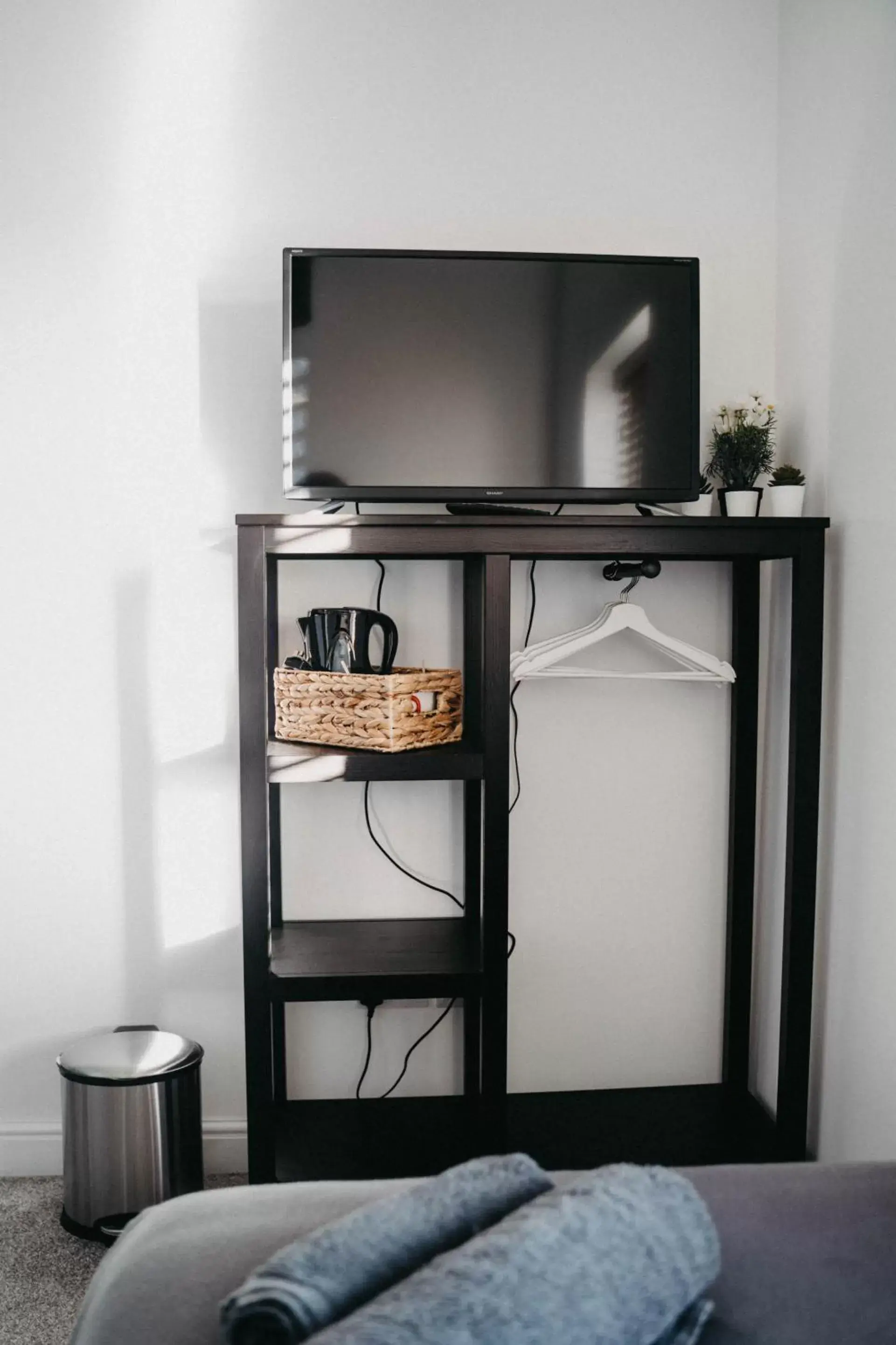 Bedroom, TV/Entertainment Center in Flat Iron Anfield