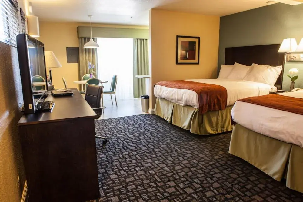 TV and multimedia, Bed in Marinwood Inn & Suites