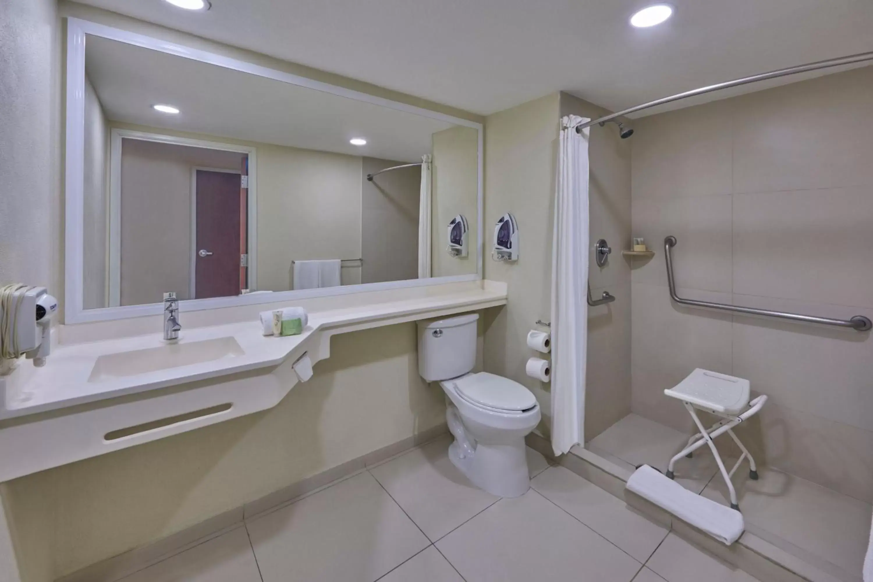 Bathroom in City Express by Marriott Playa del Carmen