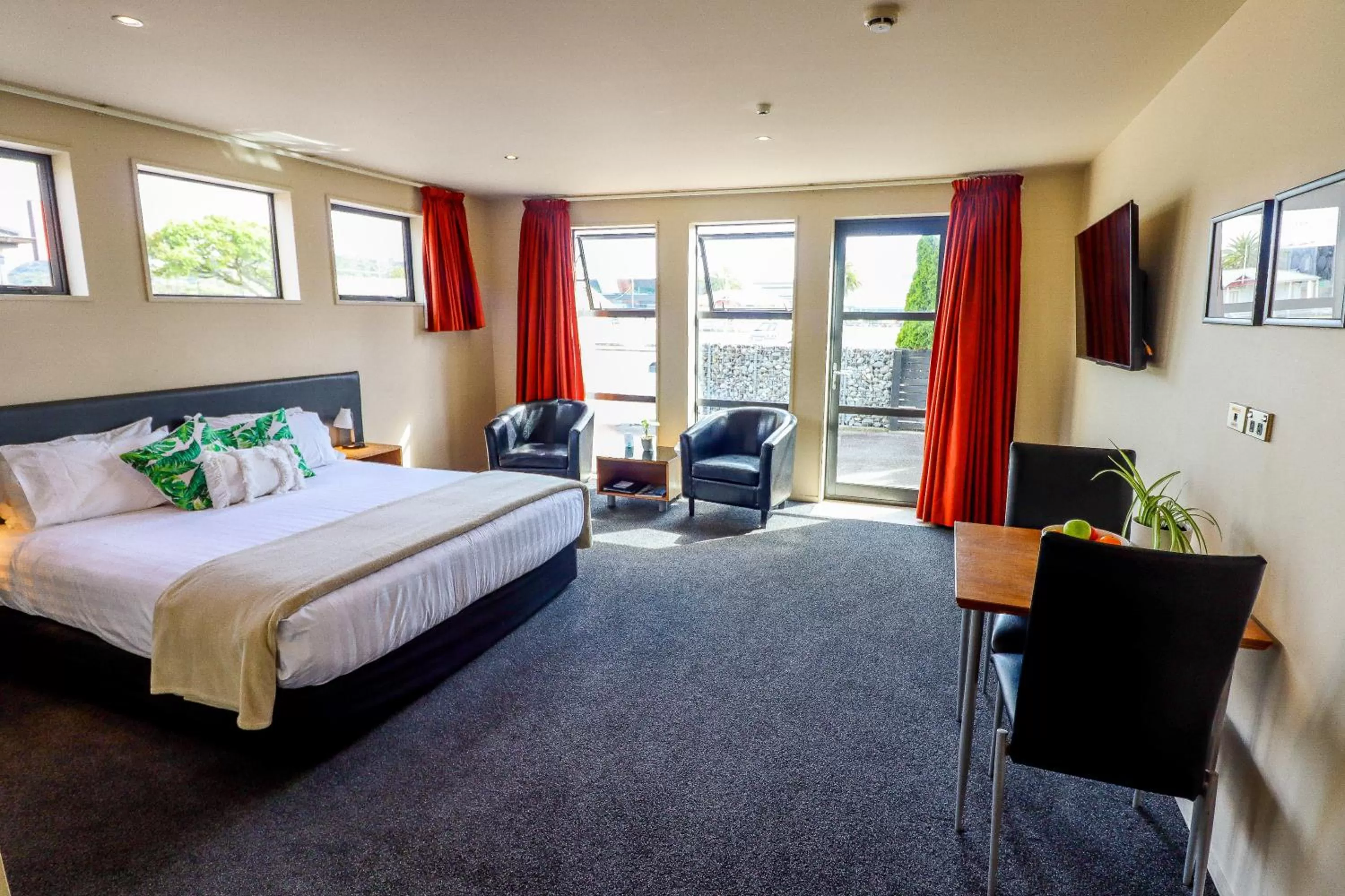 Photo of the whole room, Bed in Coleraine Suites & Apartments