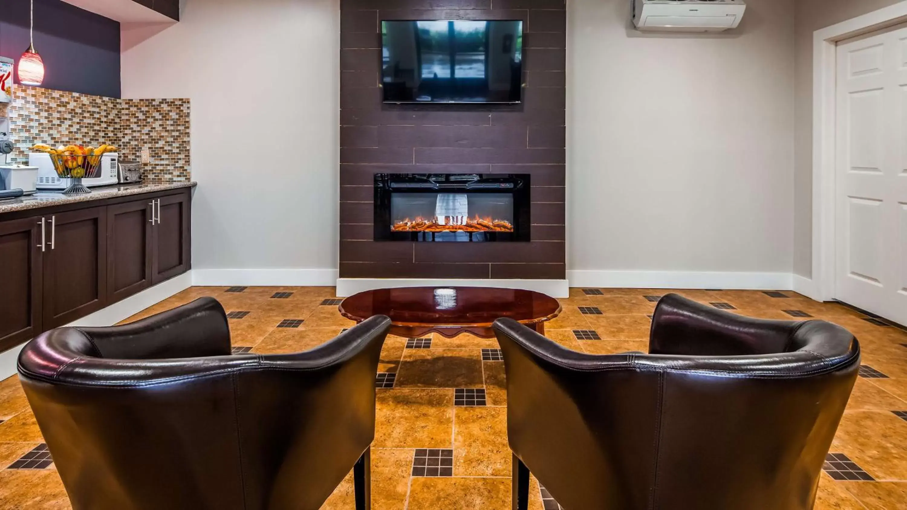 Lobby or reception, Seating Area in SureStay Hotel by Best Western Terrell