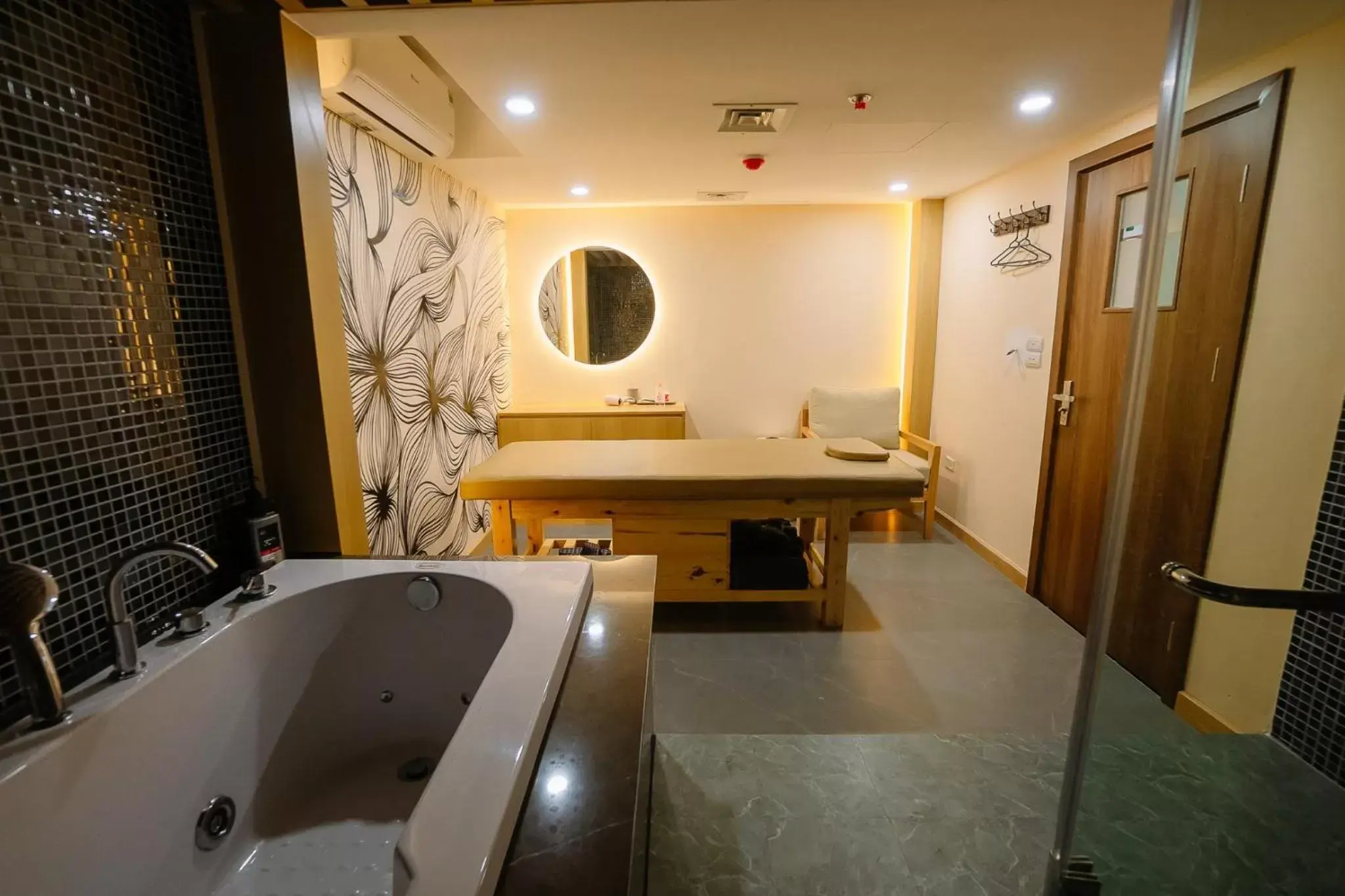 Massage, Bathroom in Bao Son International Hotel