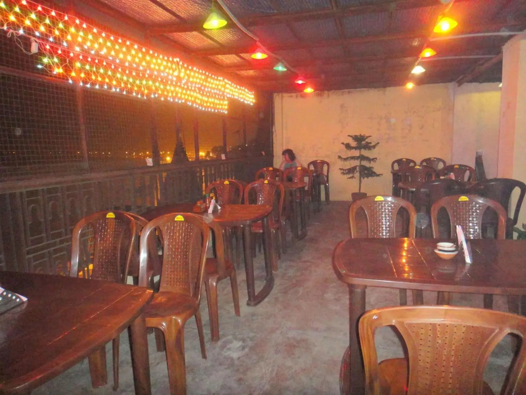 Restaurant/Places to Eat in Scindhia Guest House