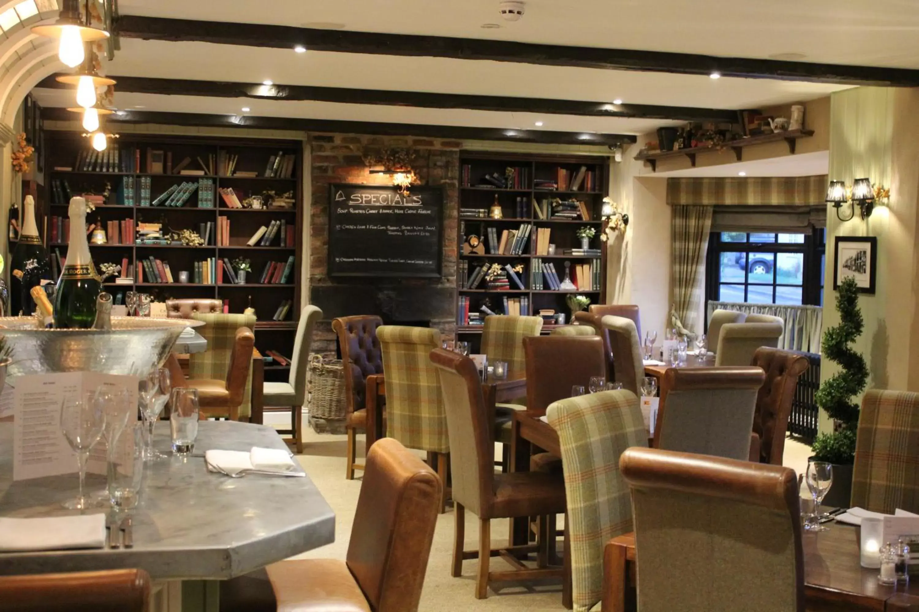 Restaurant/places to eat, Library in The Blue Bell at Arkendale