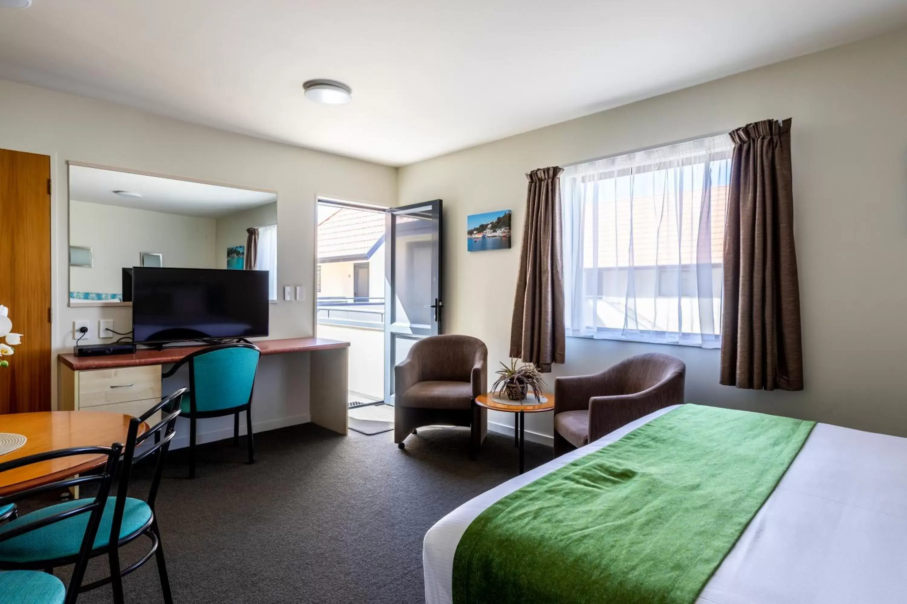 Seating area, TV/Entertainment Center in Bella Vista Motel Wellington