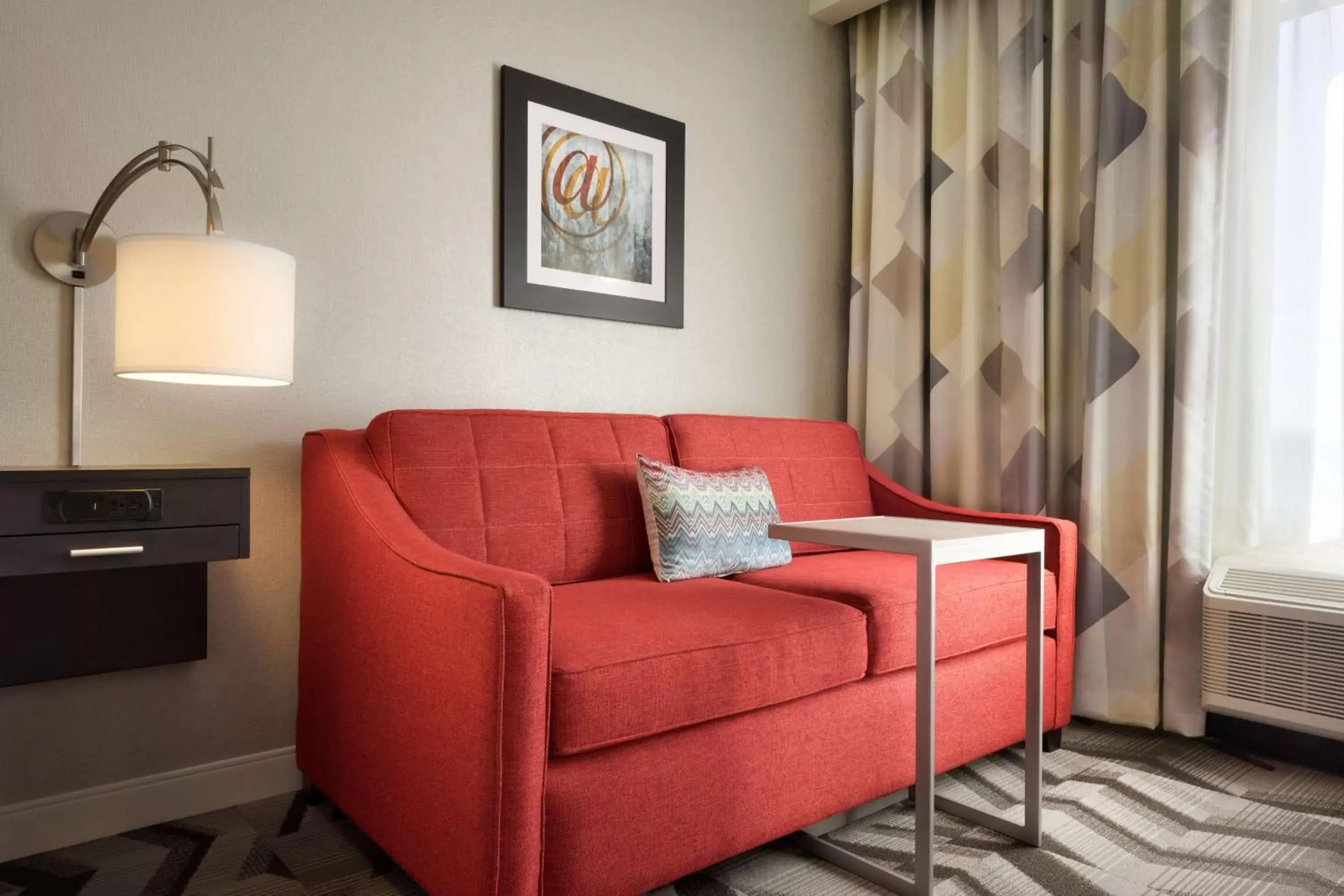 Bed, Seating Area in Hampton Inn by Hilton Spring Hill, TN