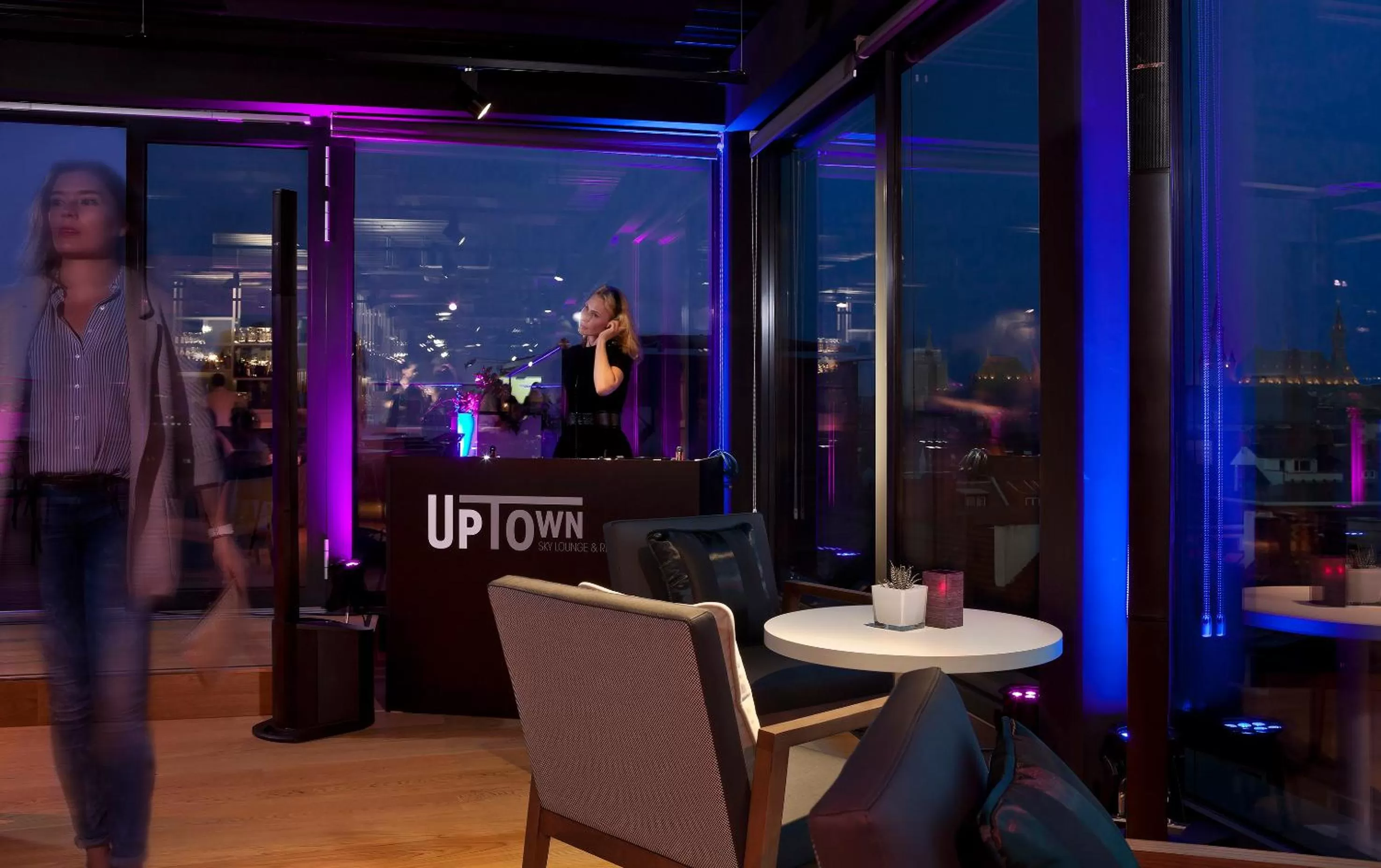 Lounge or bar in INNSiDE by Meliá Aachen