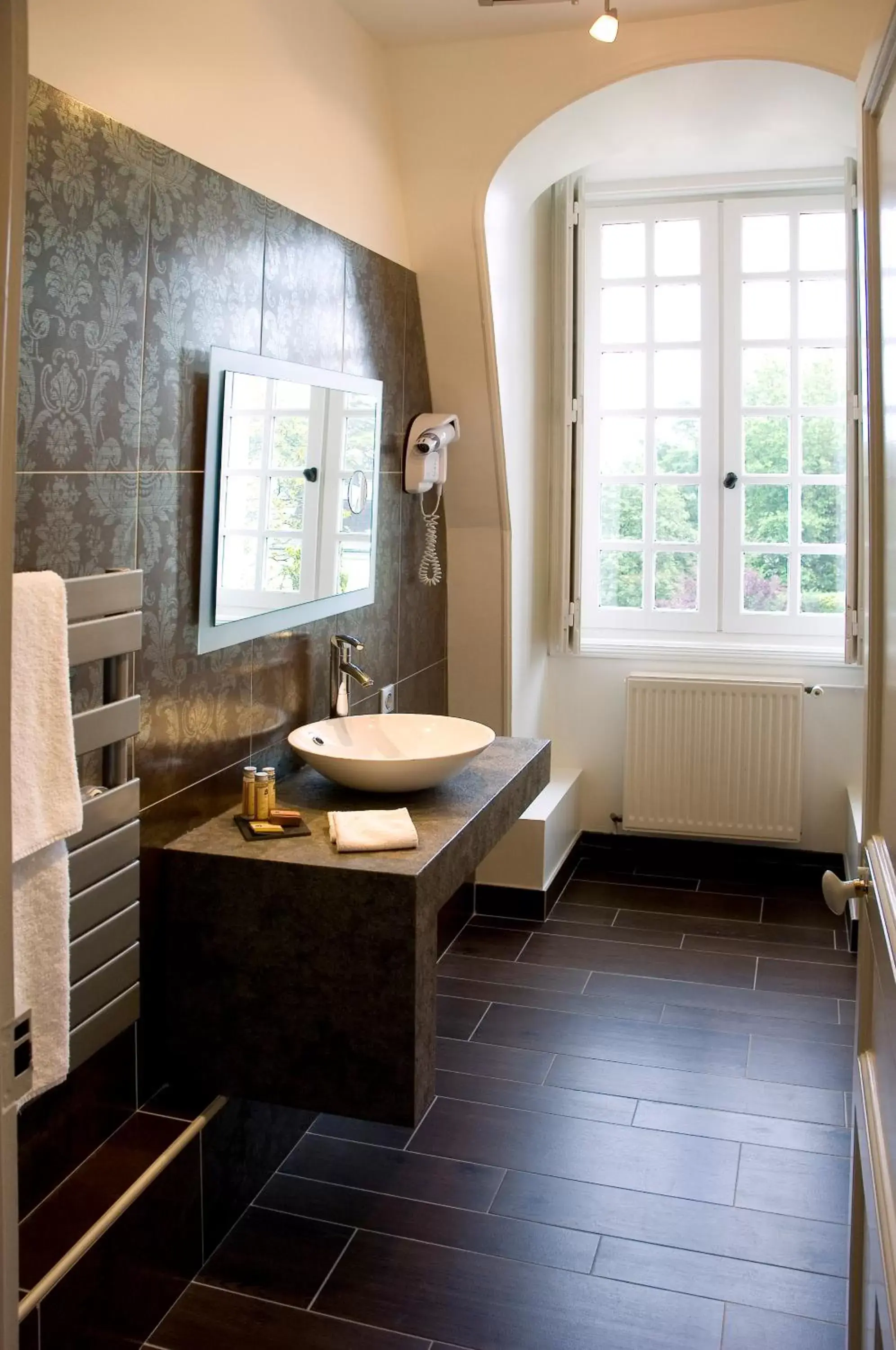 Bathroom in Chateau de Beaulieu et Magnolia Spa, The Originals Relais (Relais du Silence)