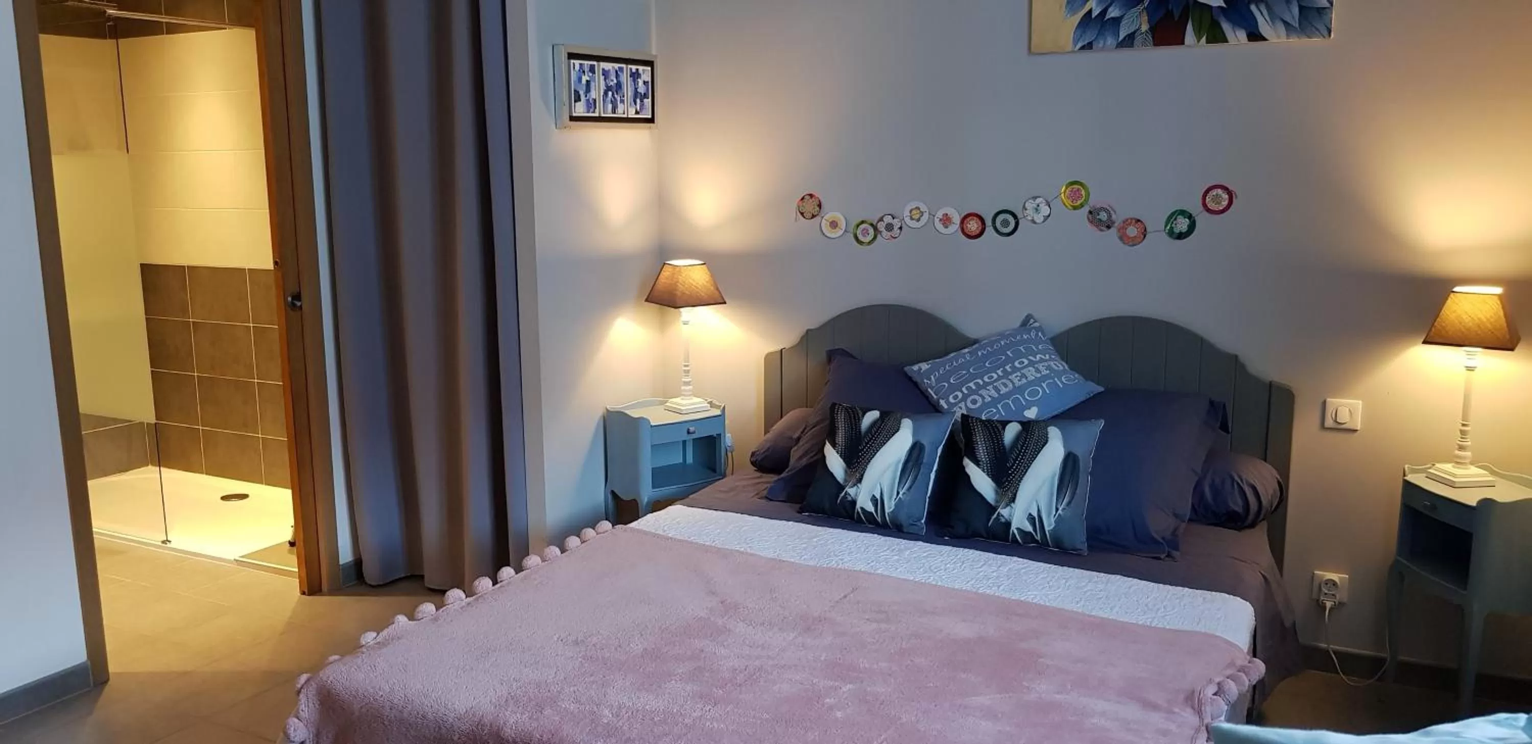 Shower in Au Nid de la Madeleine