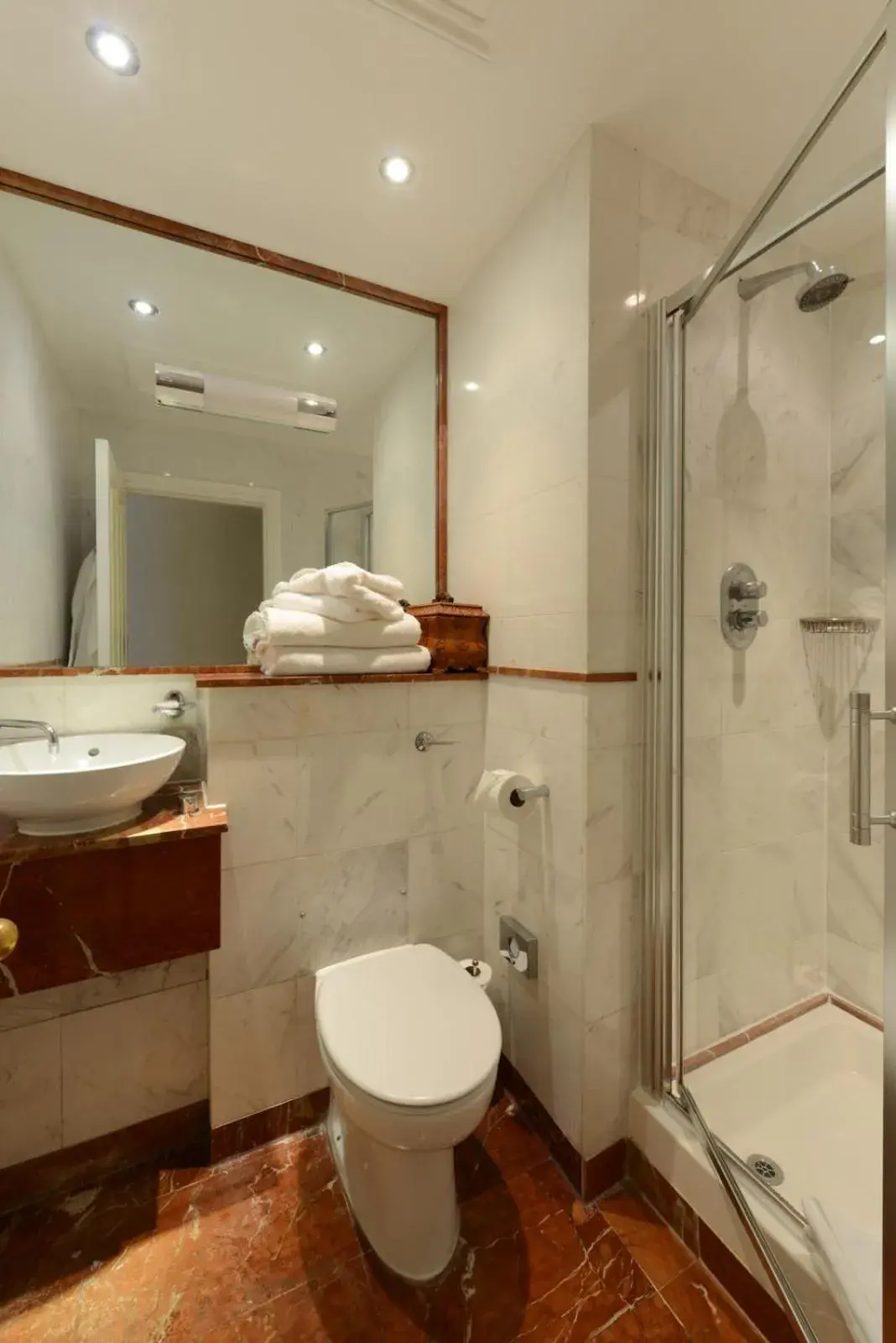Bathroom in Twenty Nevern Square Hotel