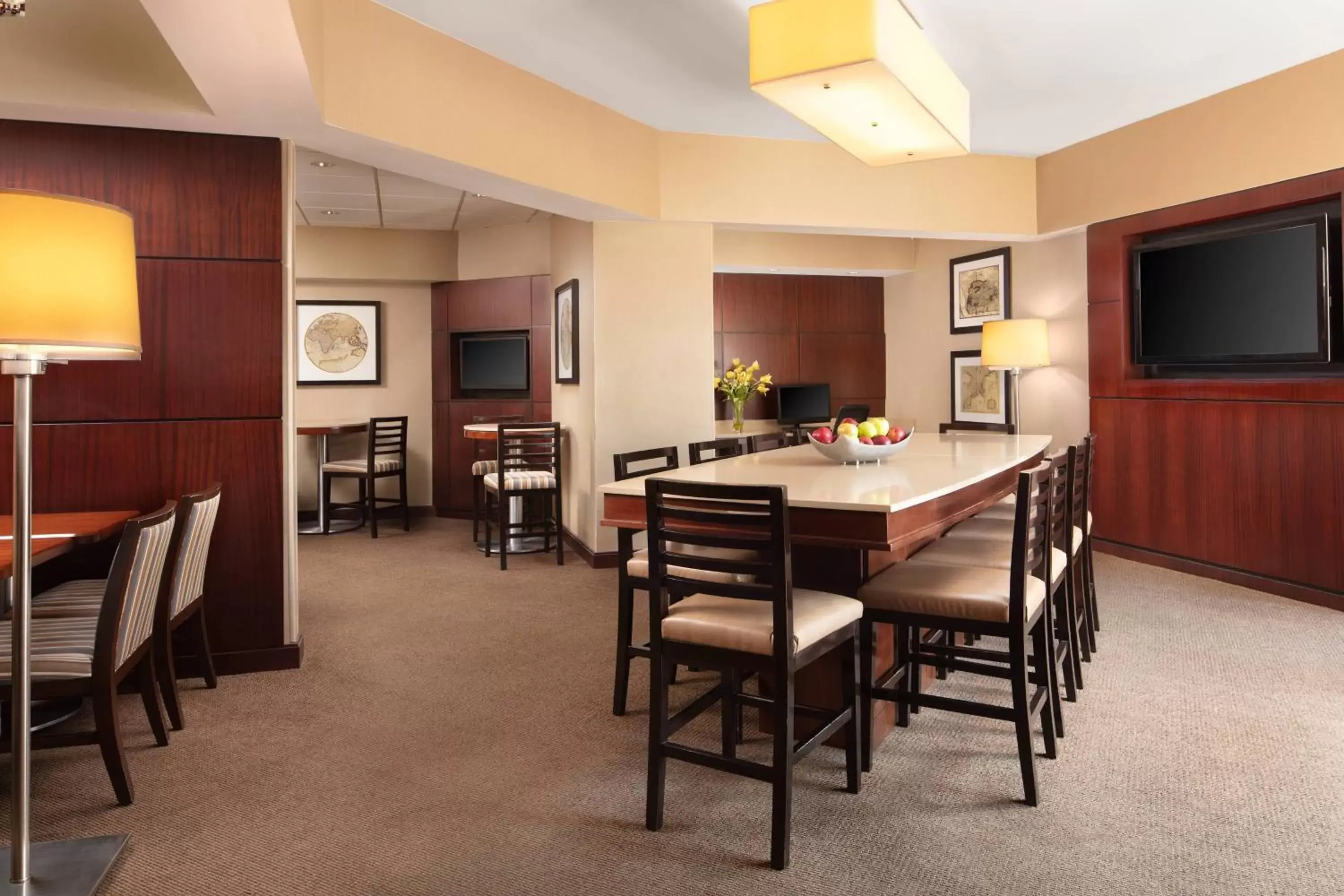 Lounge or bar, Dining Area in Sheraton Parsippany Hotel