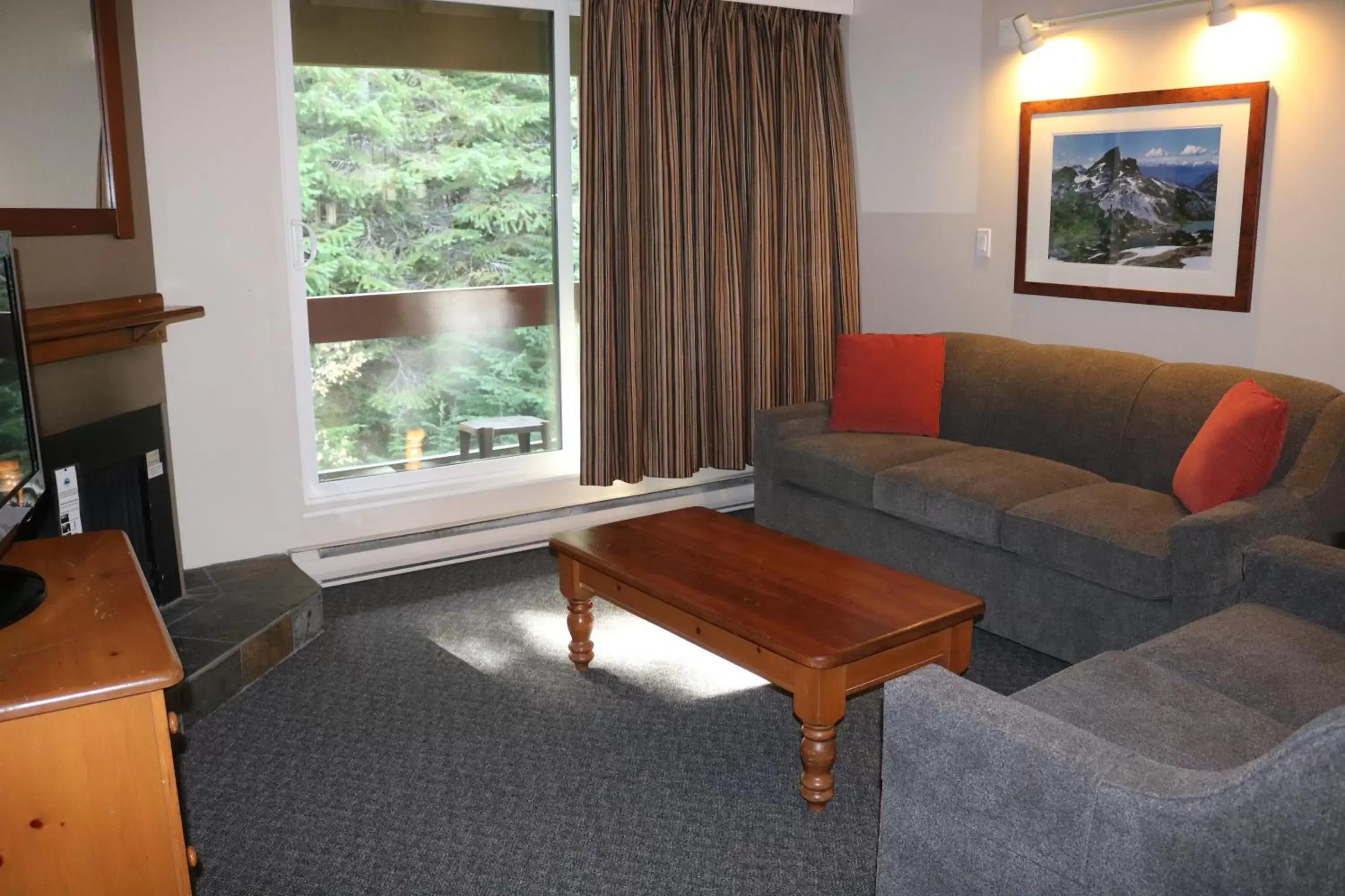 Living room, Seating Area in Tantalus Resort Lodge