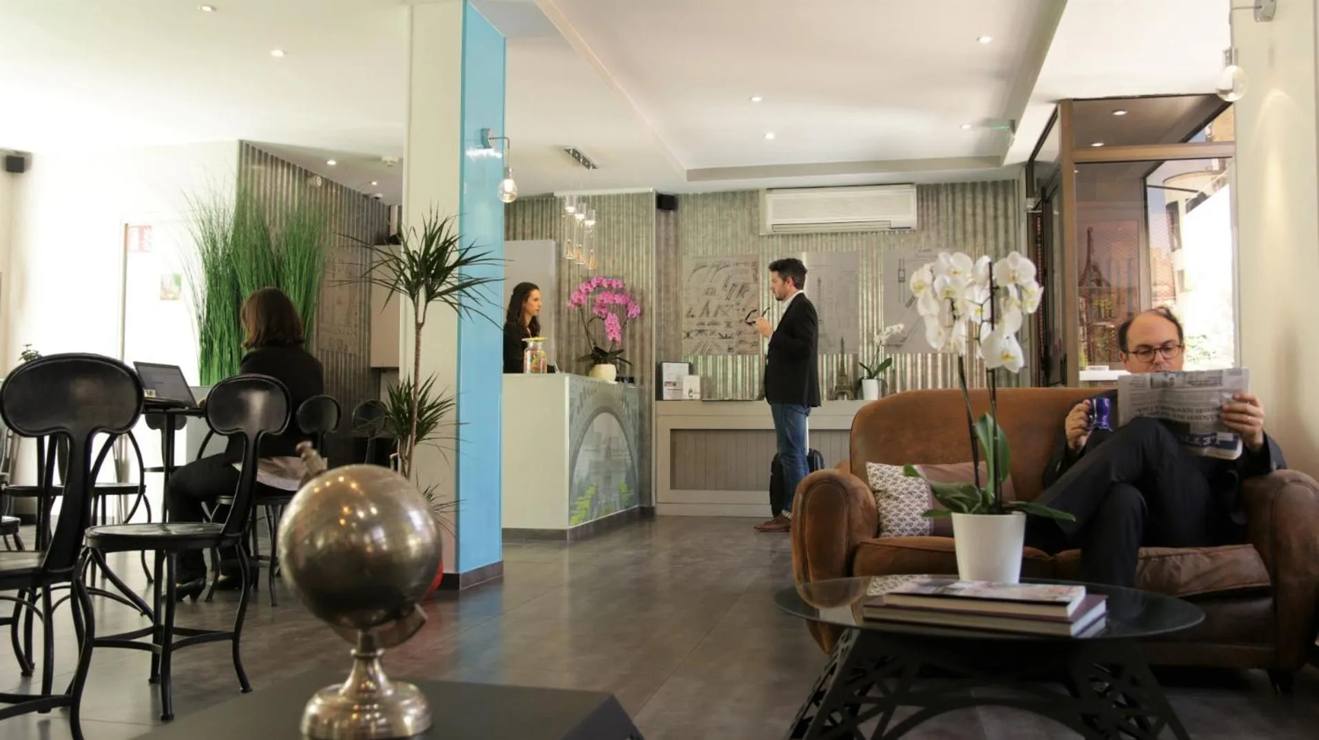 Lobby or reception in Hotel Alpha Paris Eiffel by Patrick Hayat
