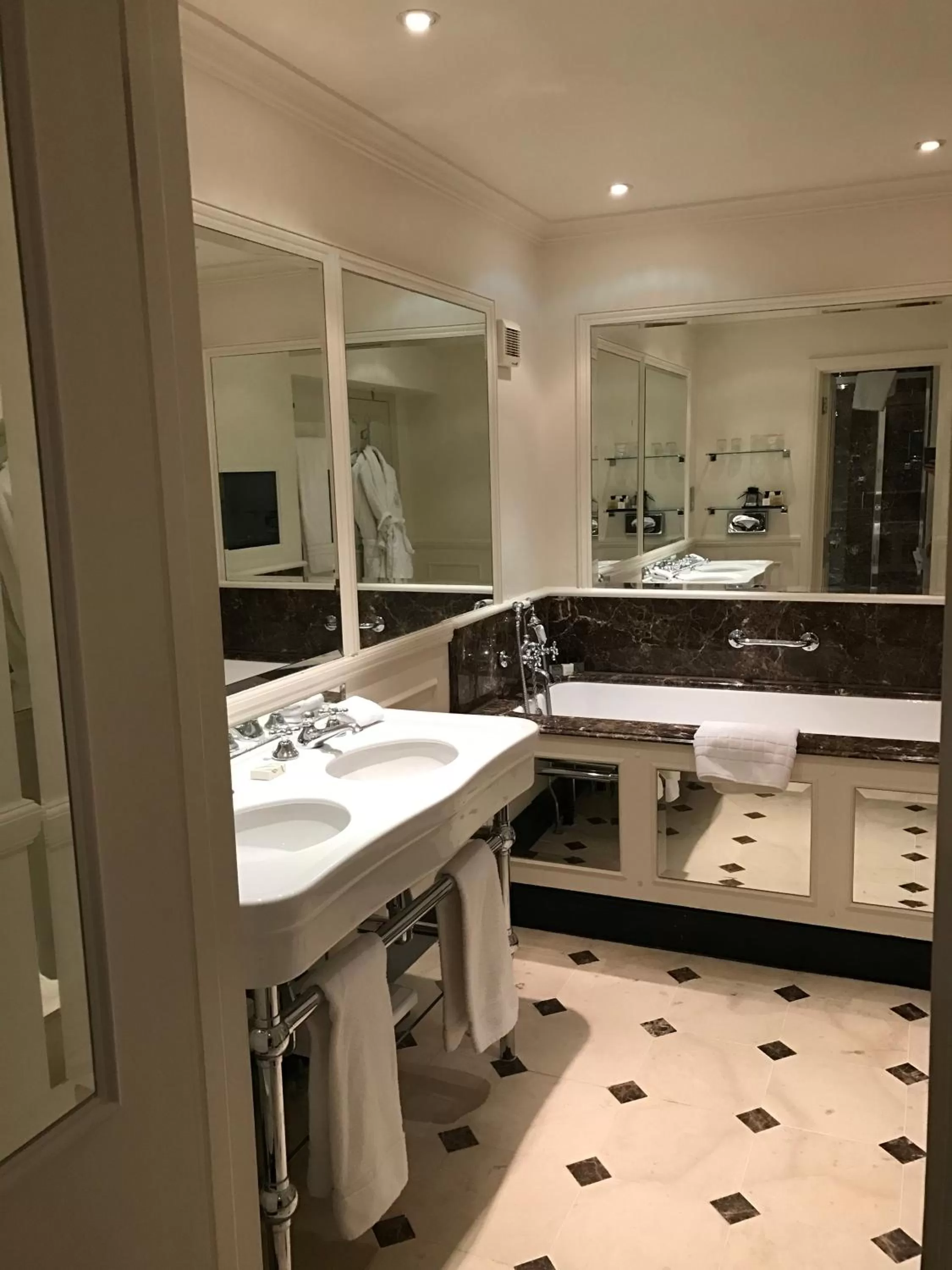 Bathroom in 11 Cadogan Gardens and The Apartments by Iconic Luxury Hotels