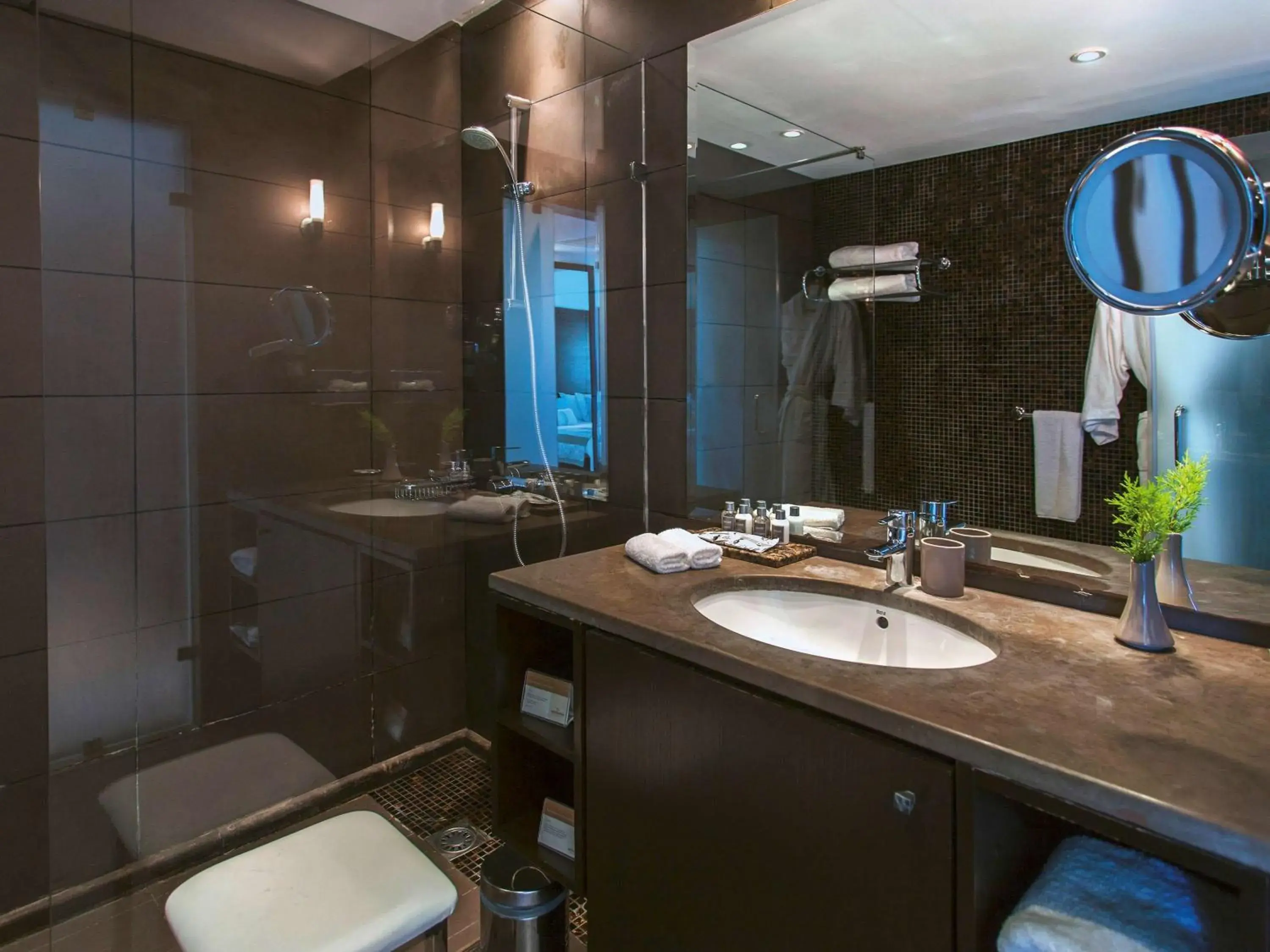 Photo of the whole room, Bathroom in Mövenpick Hotel Gammarth Tunis