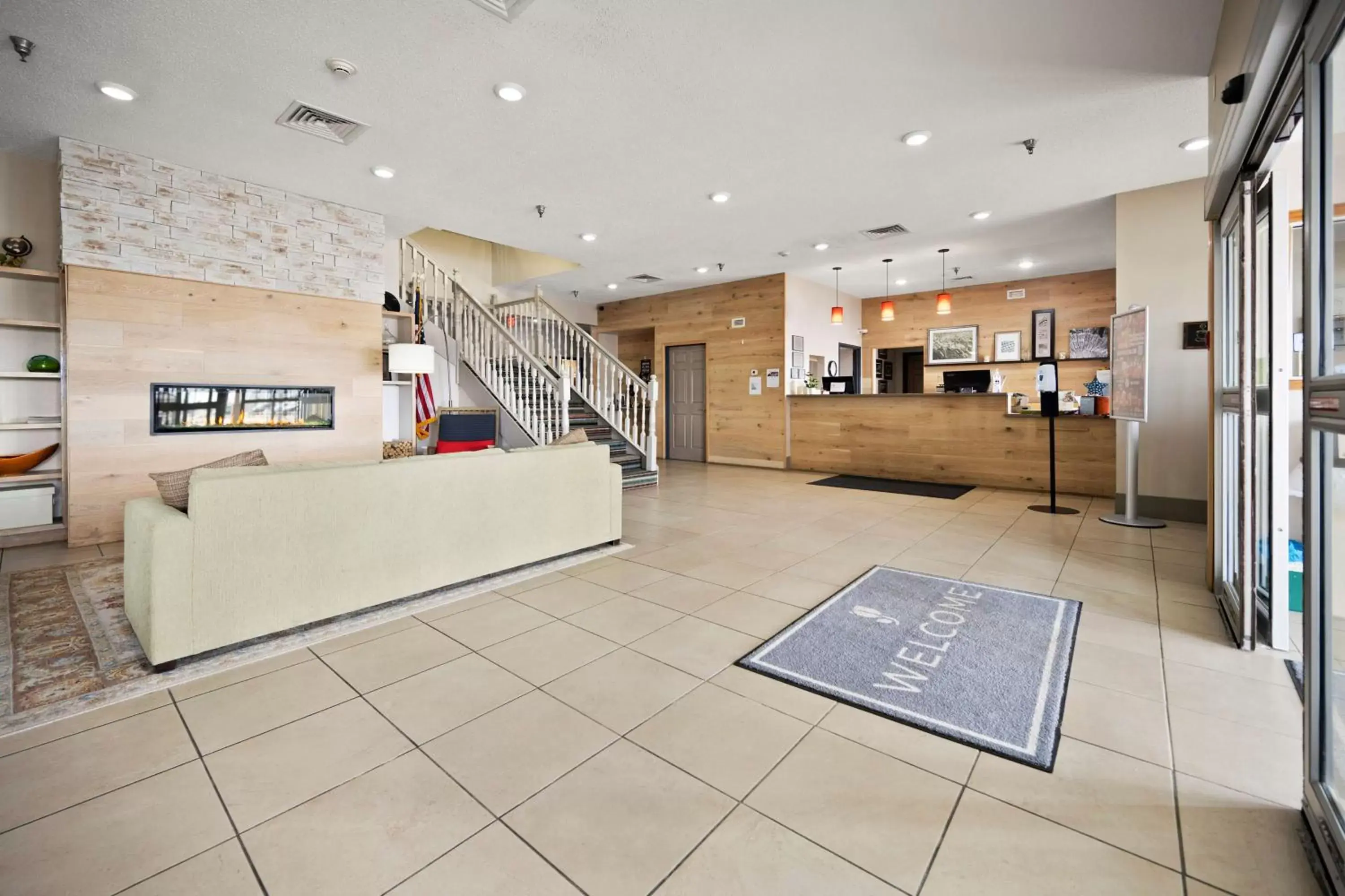 Lobby or reception, Lobby/Reception in Country Inn & Suites by Radisson, Watertown, SD