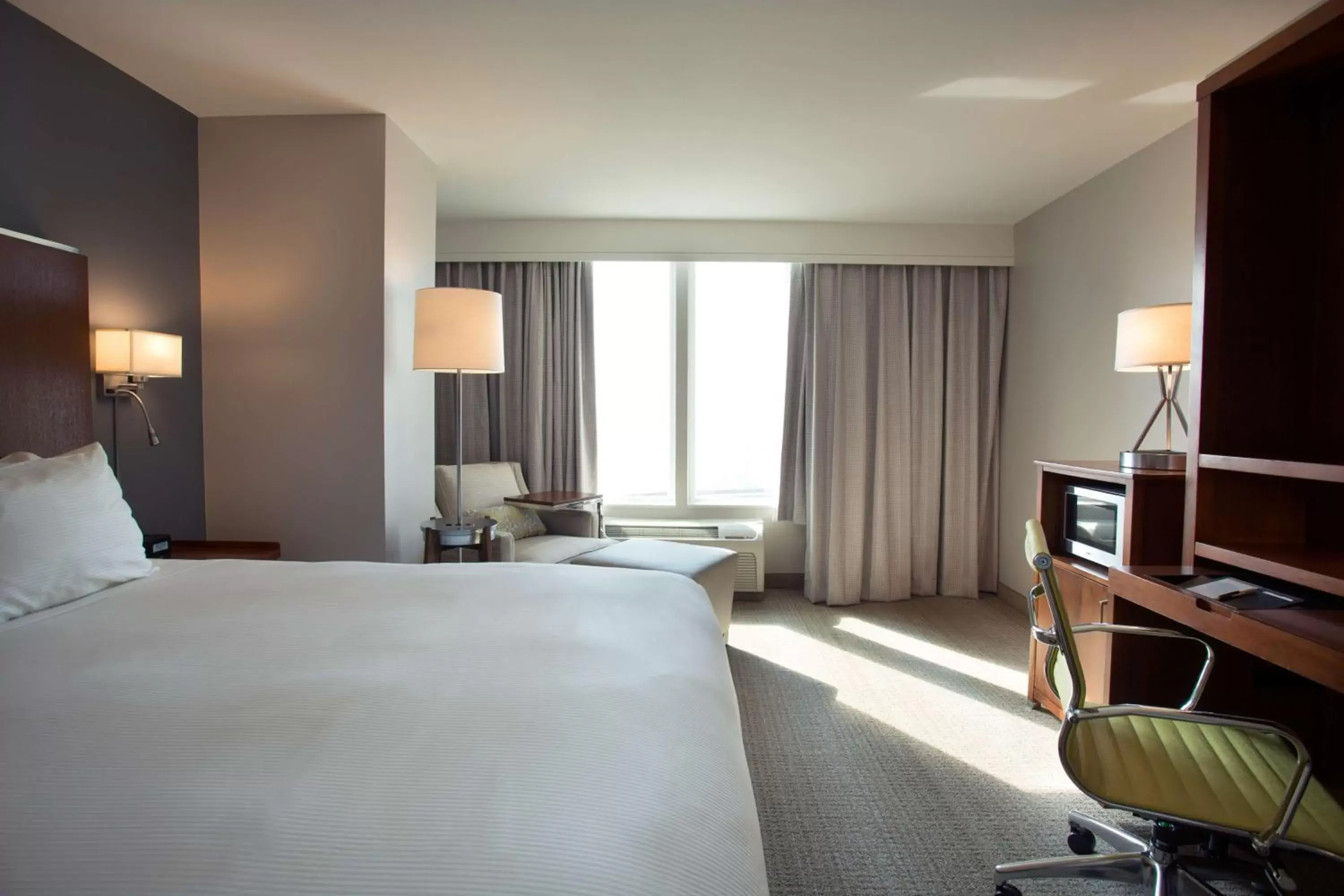 Bed in DoubleTree by Hilton Biloxi
