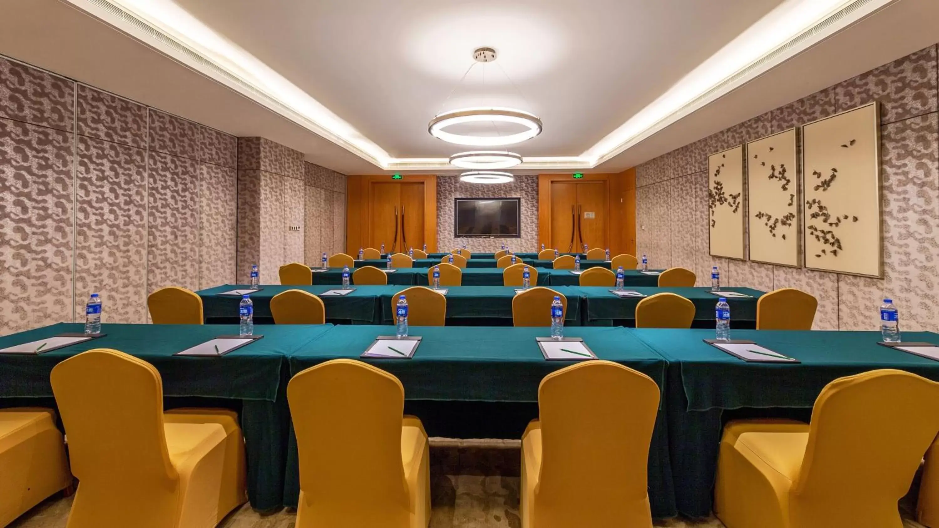 Meeting/conference room in Holiday Inn Nanjing Xuanwu Lake, an IHG Hotel