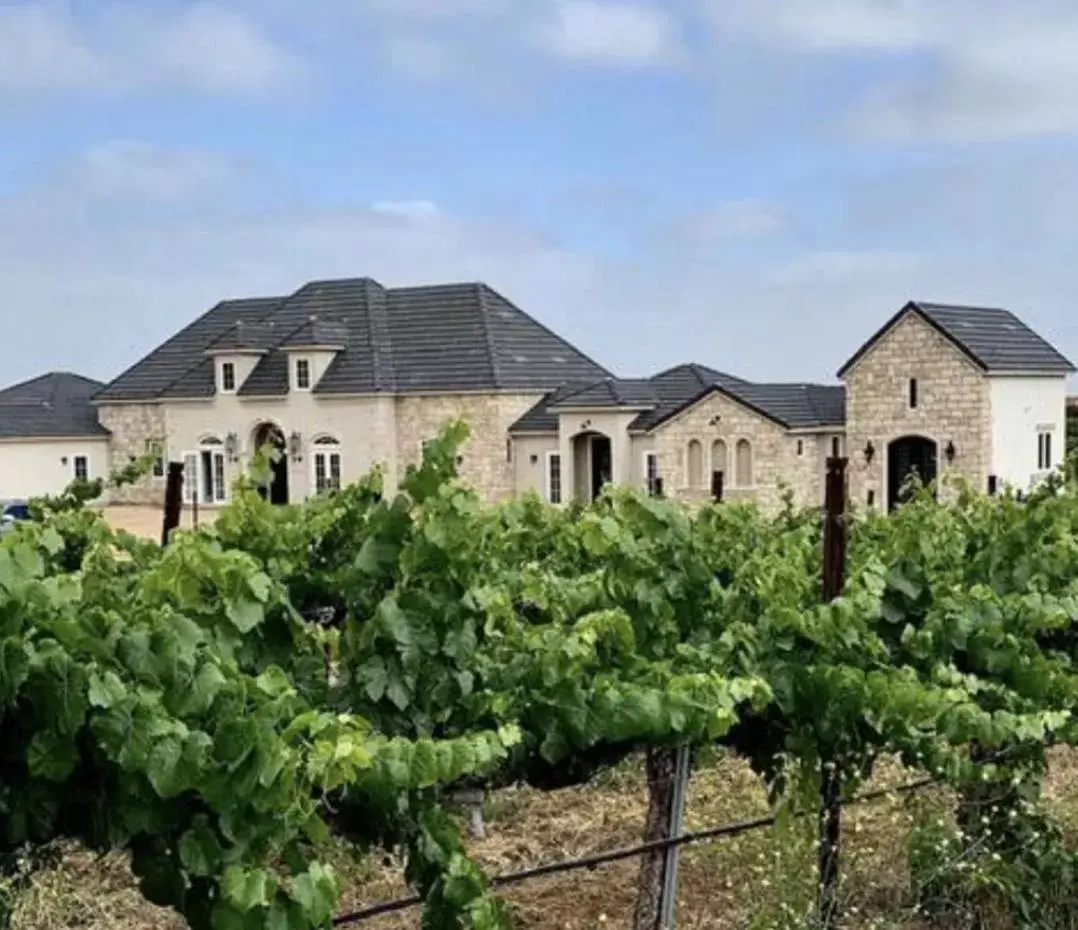 Property Building in Domaine Chardonnay