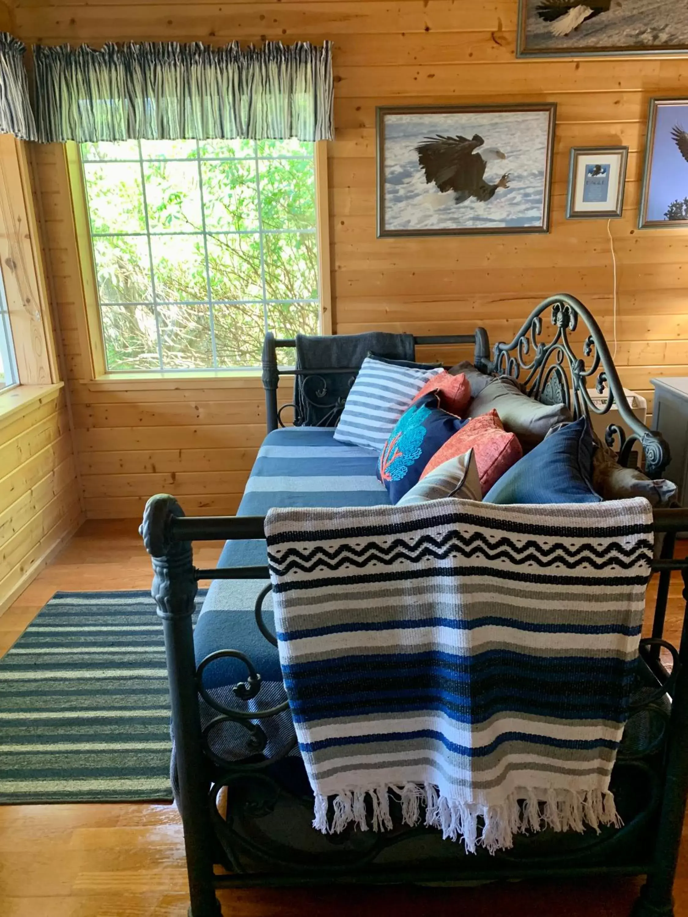 Living room, Bed in Clam Gulch Lodge