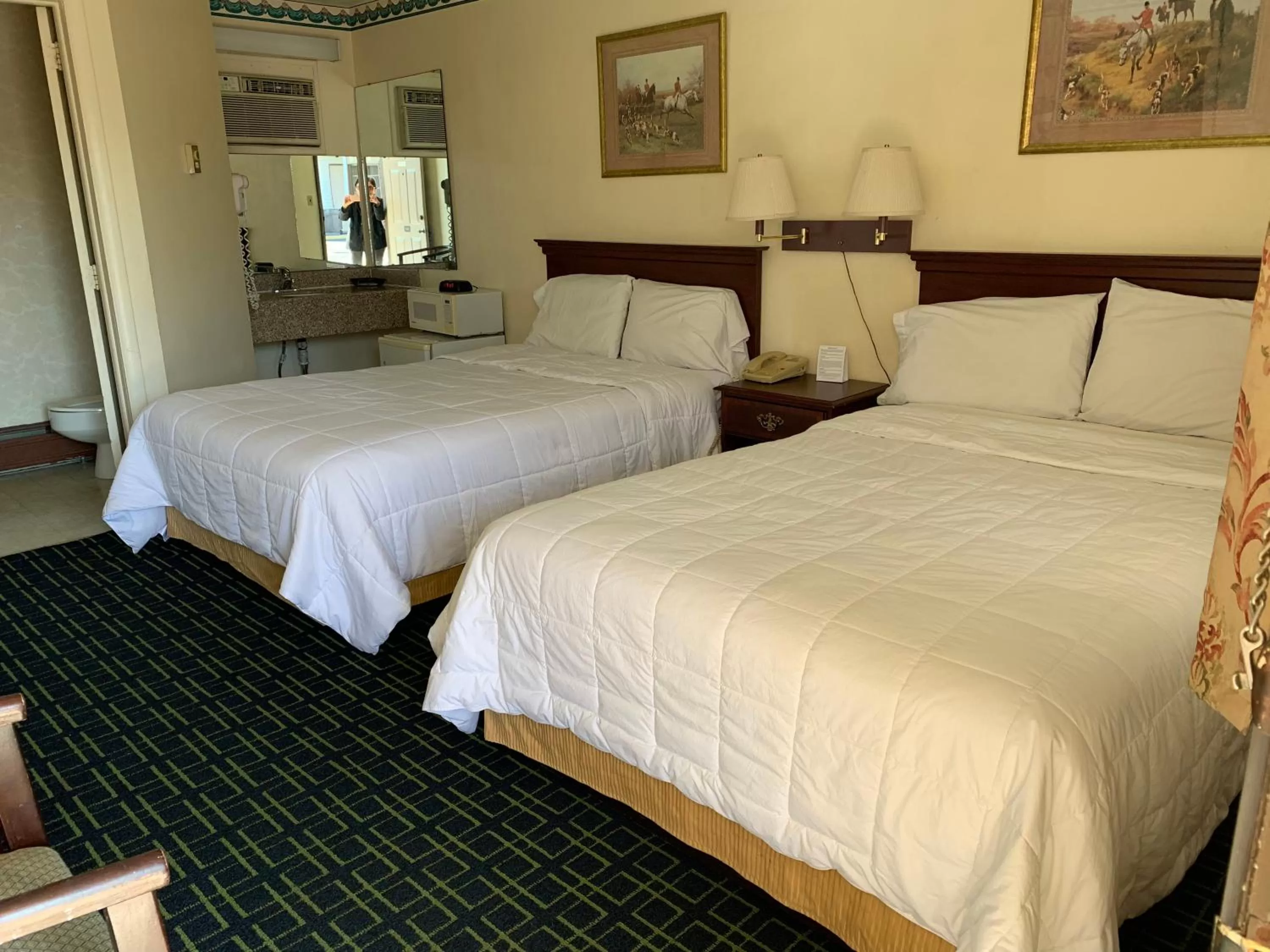 Bed in Red Carpet Inn - Gettysburg