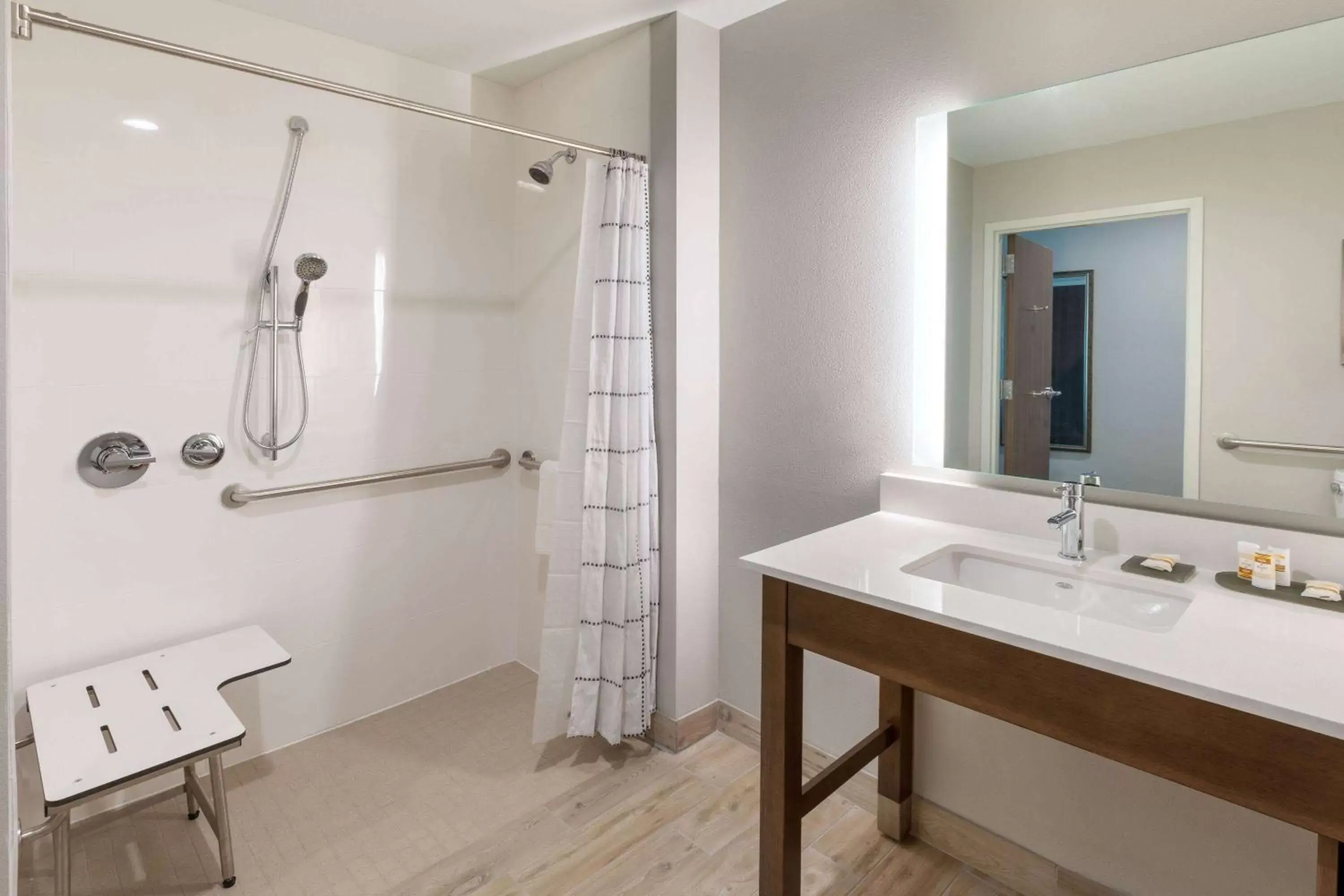 Shower, Bathroom in La Quinta Inn & Suites by Wyndham Round Rock near Kalahari