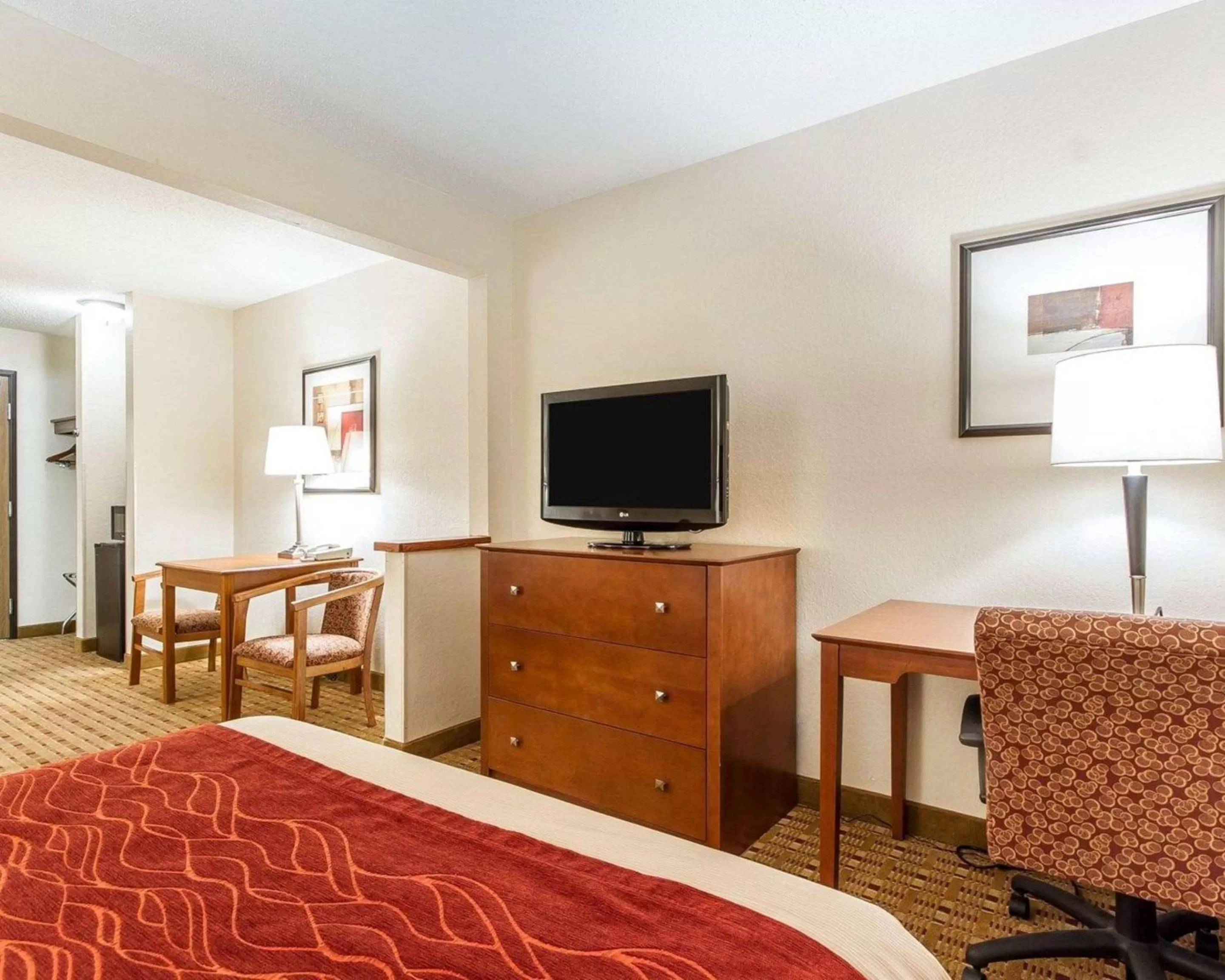 Photo of the whole room, Bed in Quality Inn & Suites Eau Claire University Area