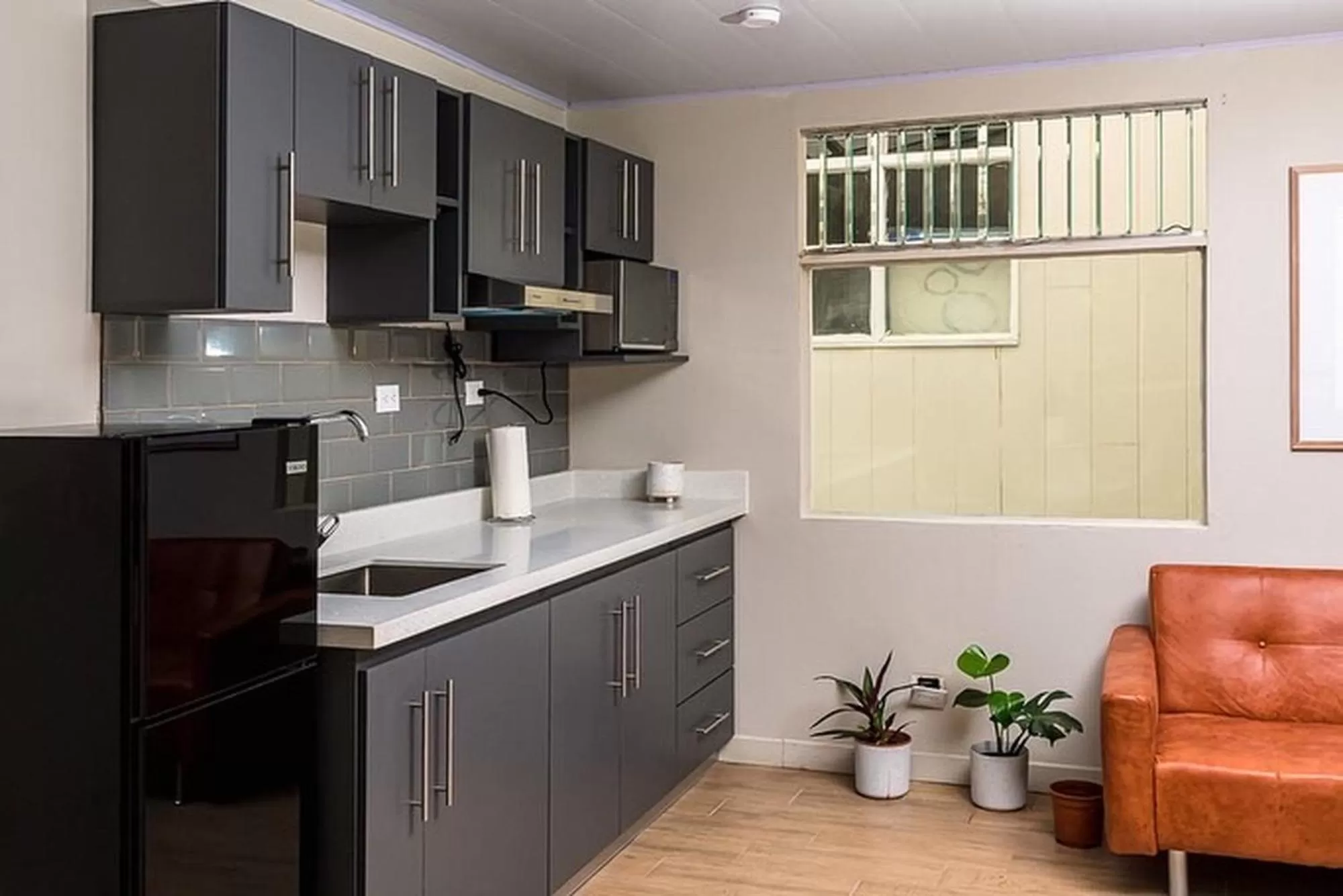 Communal kitchen in Otoya 1907 Hotel