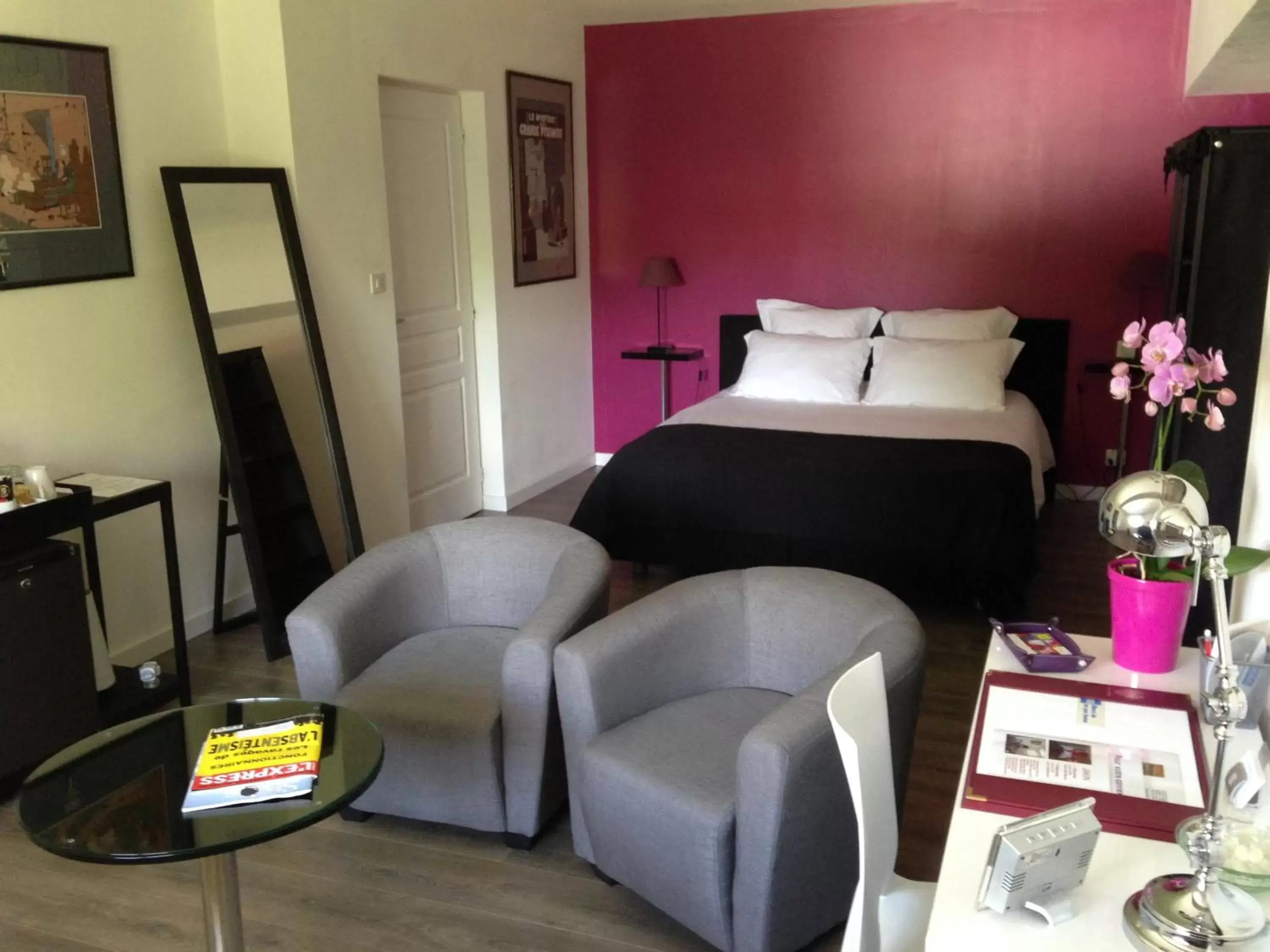 Photo of the whole room, Bed in Les Chambres Lauryvan