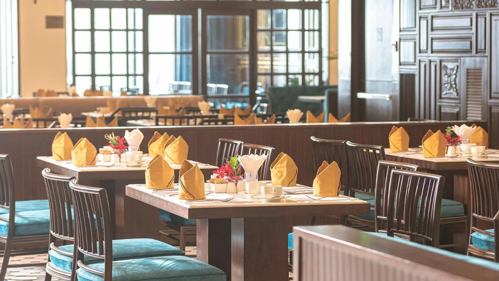 Restaurant/places to eat in Potique Hotel