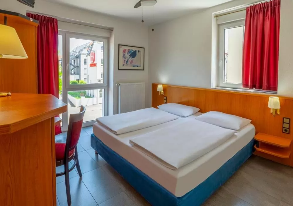 TV and multimedia, Bed in Heilbronner Hotel am schönen Theater