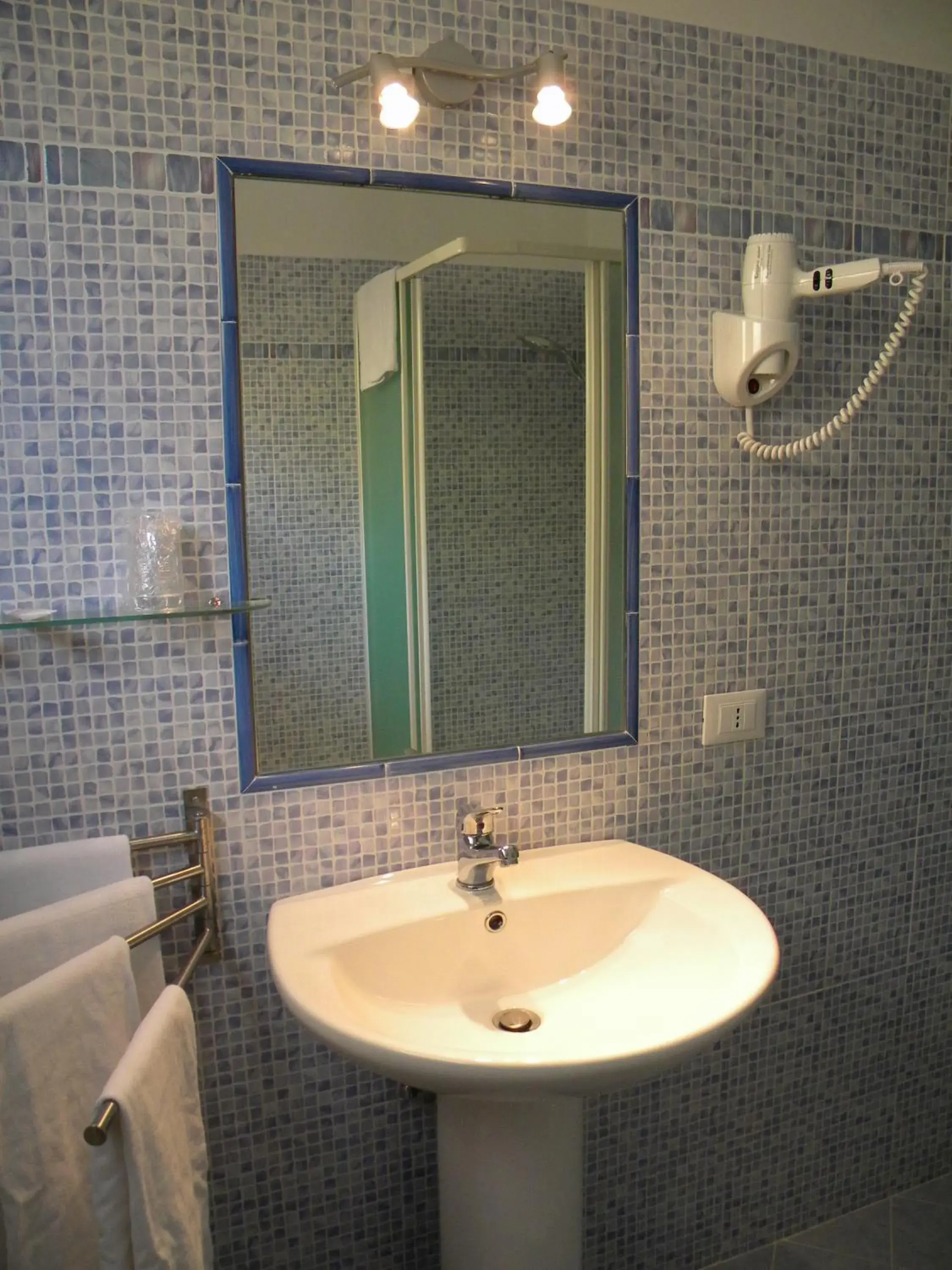 Bathroom in Grand Hotel Dei Cesari